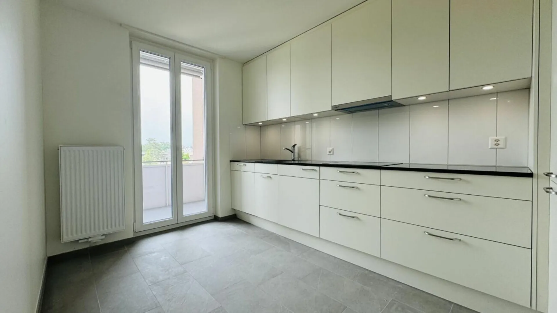 Schöne 2.5-Zimmerwohnung im 2. OG (w4) mit Balkon, eigener Waschmaschine und Kellerabteil