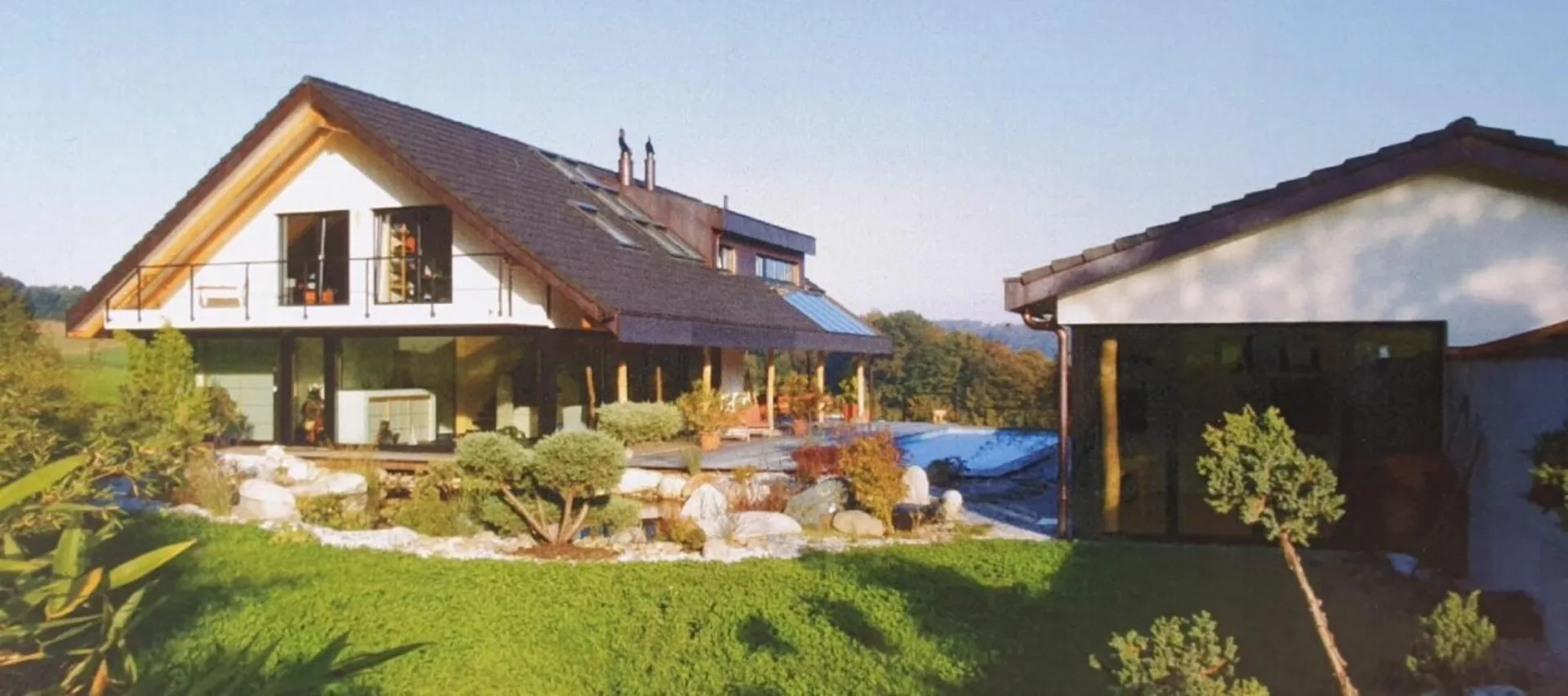 Exklusives Anwesen mit Villa, Nebenhaus, separater Wohneinheit, Praxis, Einstellhalle, Pool u. v. m.