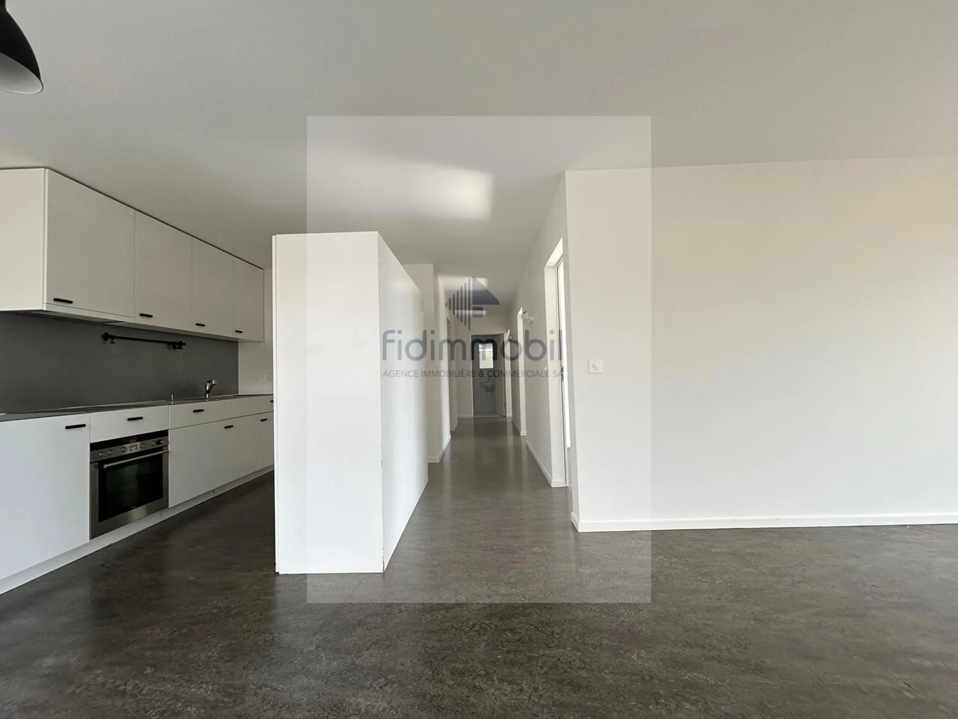 GRAND APPARTEMENT AVEC BALCON