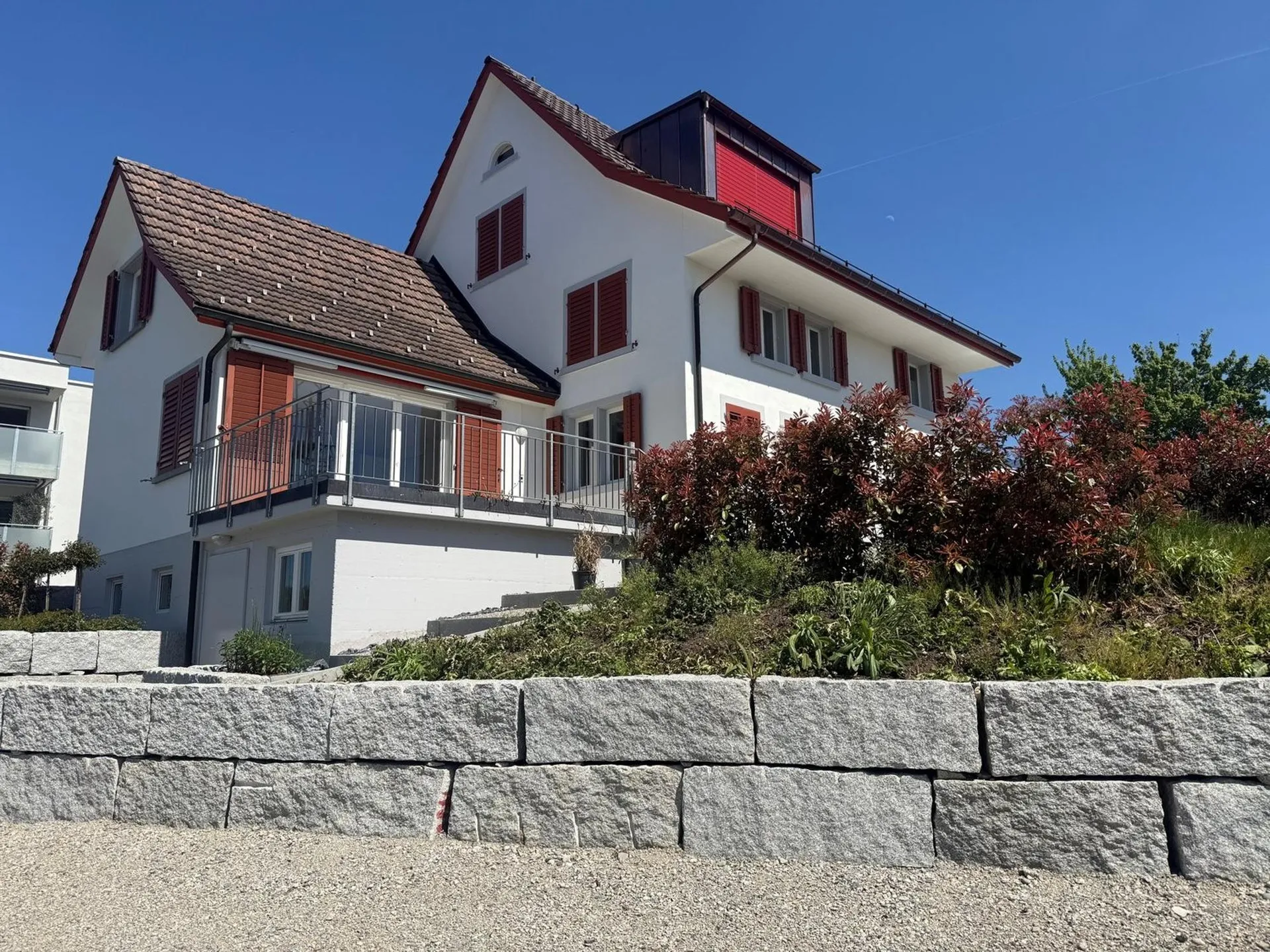 Exklusive 4.5-Zimmer-Maisonettewohnung mit sonniger Terrasse und Aussicht