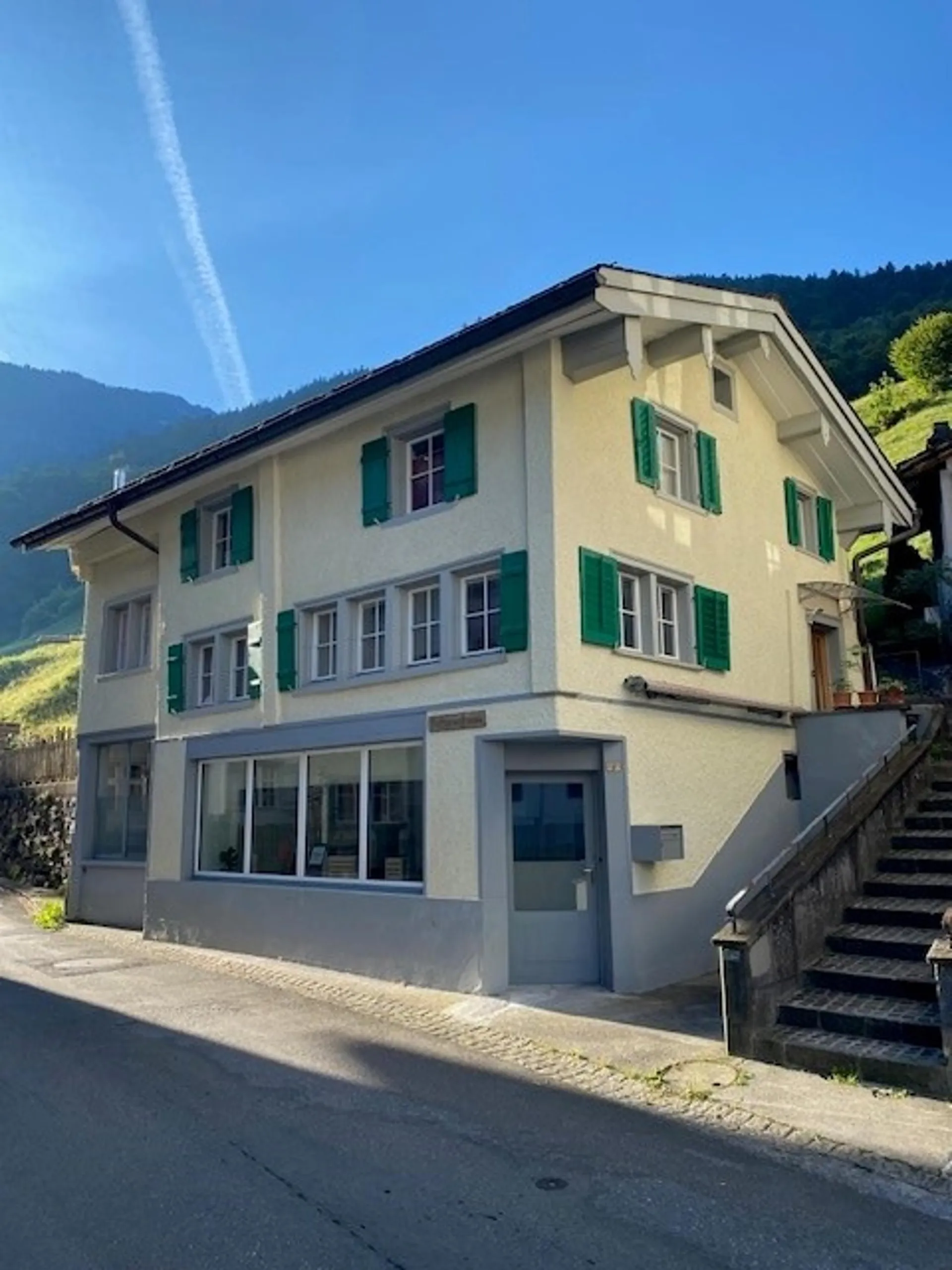 Charmante 3- Zimmer-Wohnung mit Cheminée in Schwanden GL