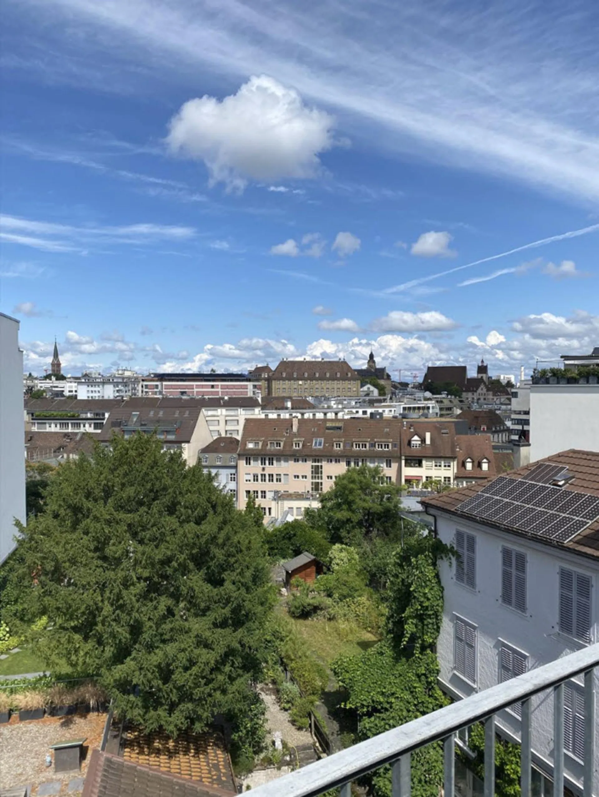 Charmante 3.5-Zimmer-Maisonette-Wohnung mit Blick über Basel