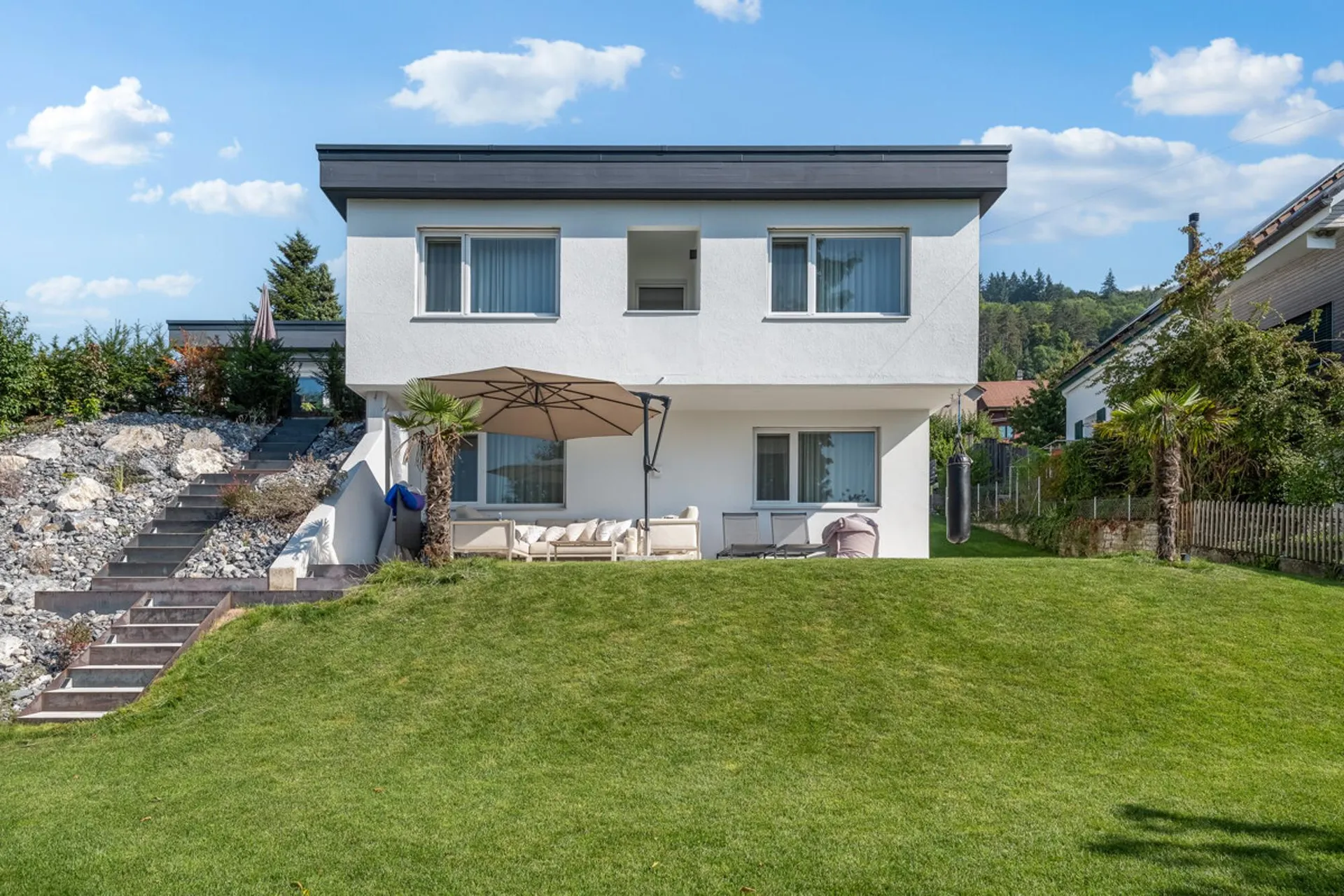 Freistehendes Wohnjuwel mit Gartenoase & modernem Komfort