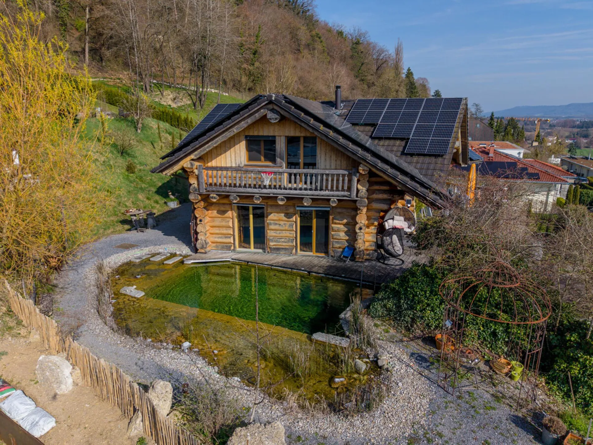 Blockhaus der Extraklasse mit Gartenidylle