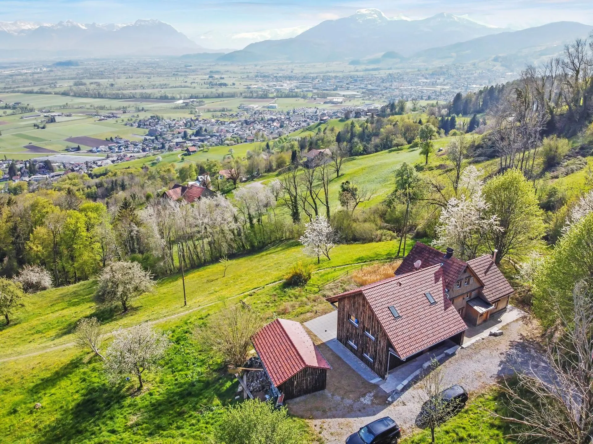 UNIKAT MIT PANORAMA – EIN EXKLUSIVES REFUGIUM ÜBER DEM RHEINTAL