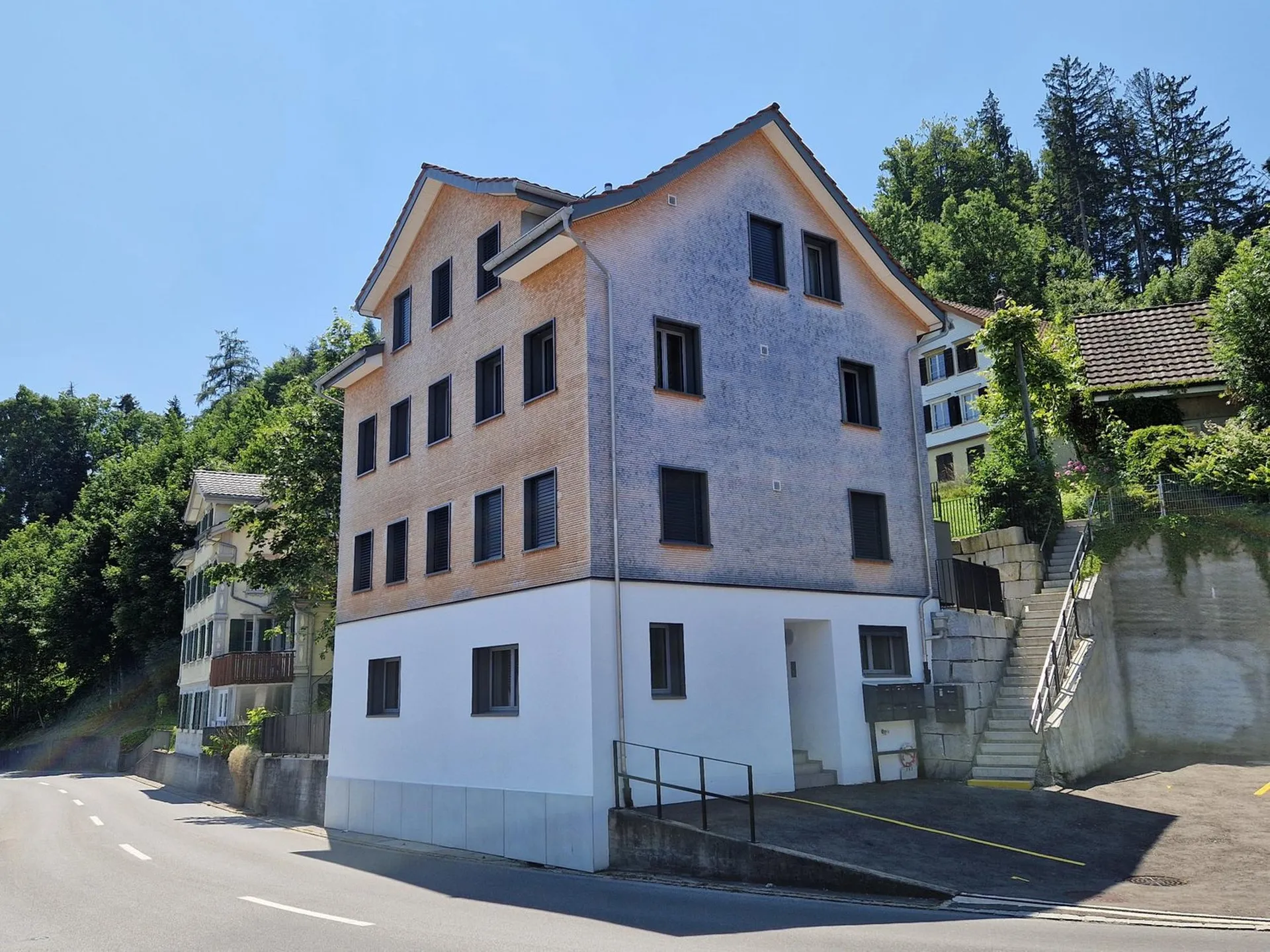 Kernsaniertes Mehrfamilienhaus und Anbau mit 6 Wohnungen in Walzenhausen