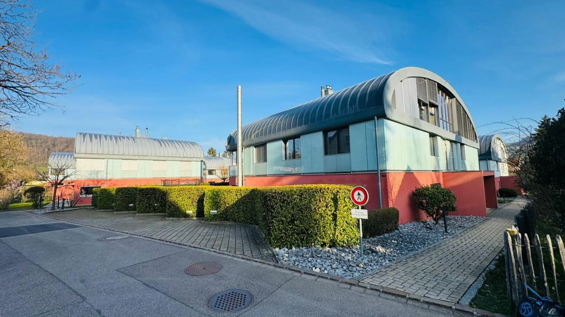 moderne 5.5-Zimmer Garten-Maisonette-Wohnung mit Wintergarten, Sitzplatz und Garagenplatz