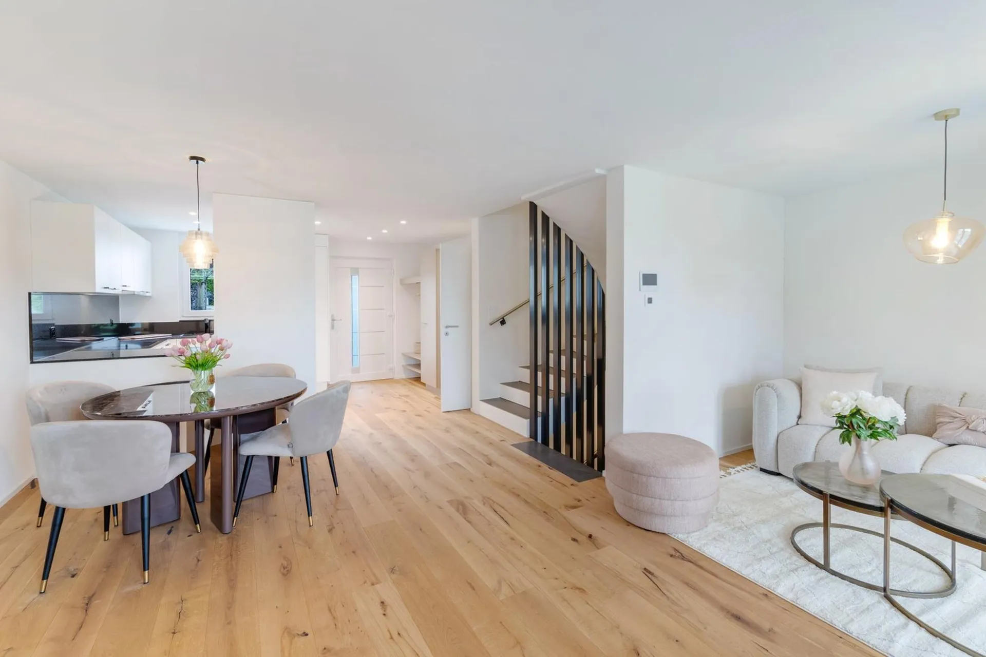 Modernes Doppeleinfamilienhaus mit Garten in Untereggen