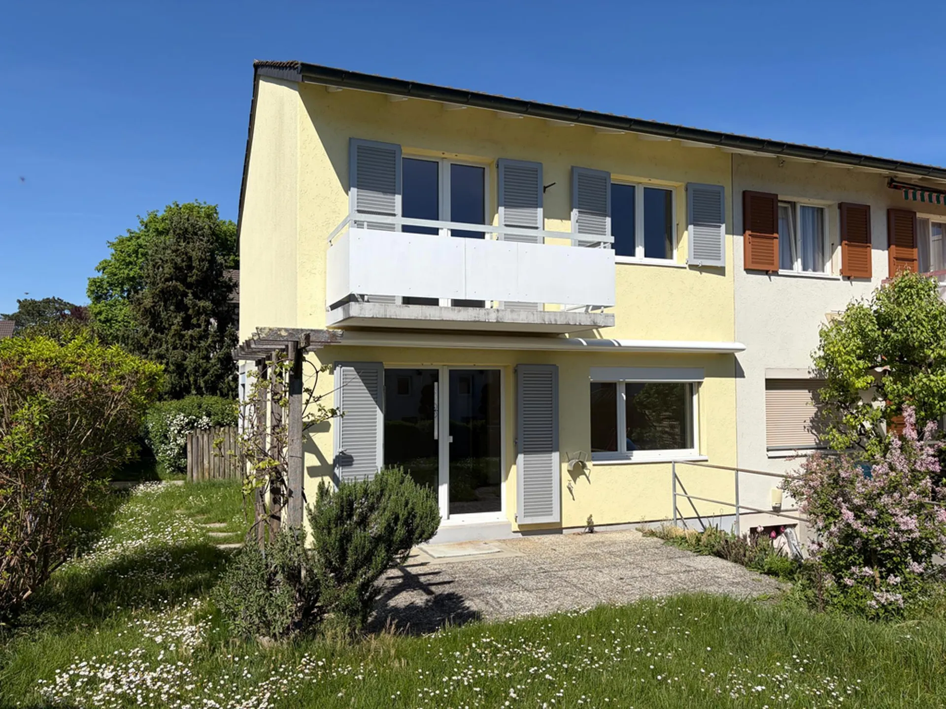 neu renoviertes 4.5-Zimmer-Eckreiheneinfamilienhaus