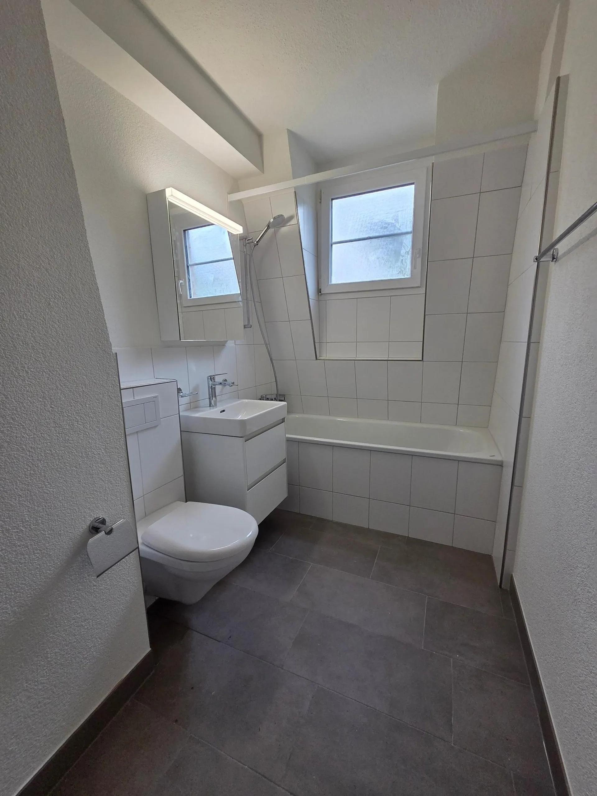 Teilsanierte 4 Zimmer - Wohnung