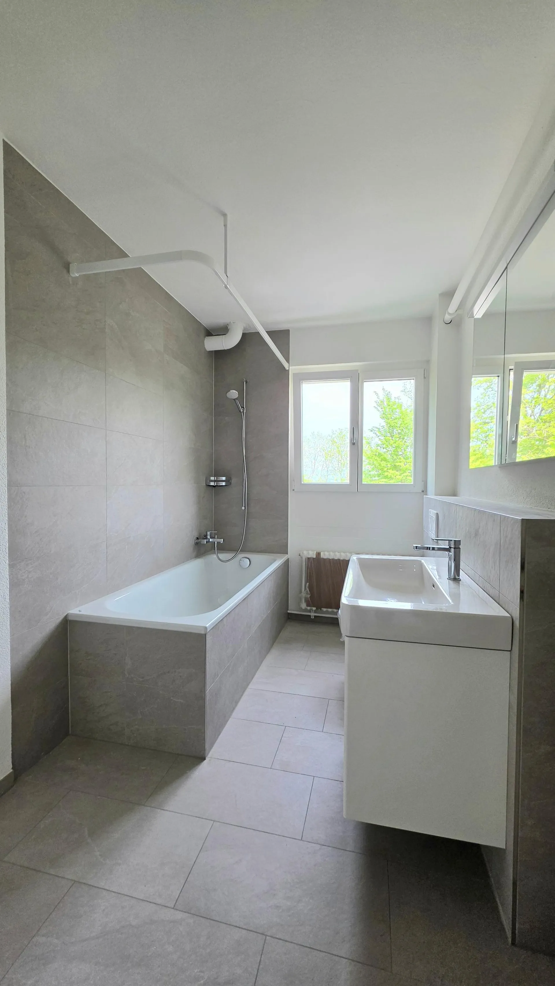 3.5 Zimmer-Wohnung 1.OG Ost mit Seesicht und Terrasse