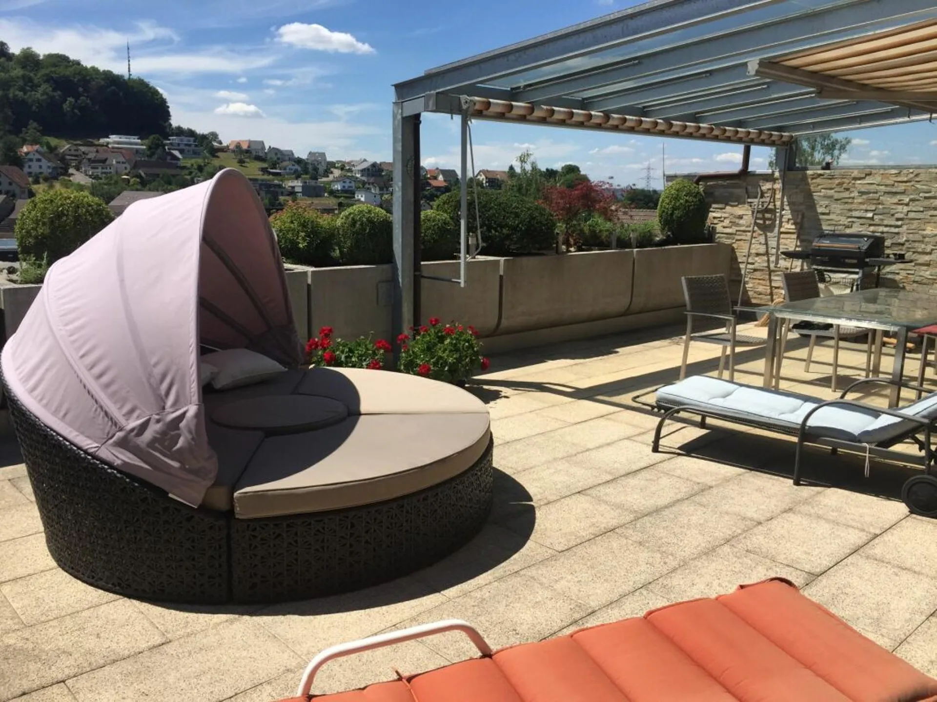 Wohnen mit Aussicht - lichtdurchflutete Terrassenwohnung mit Pool & Sauna in Zeiningen