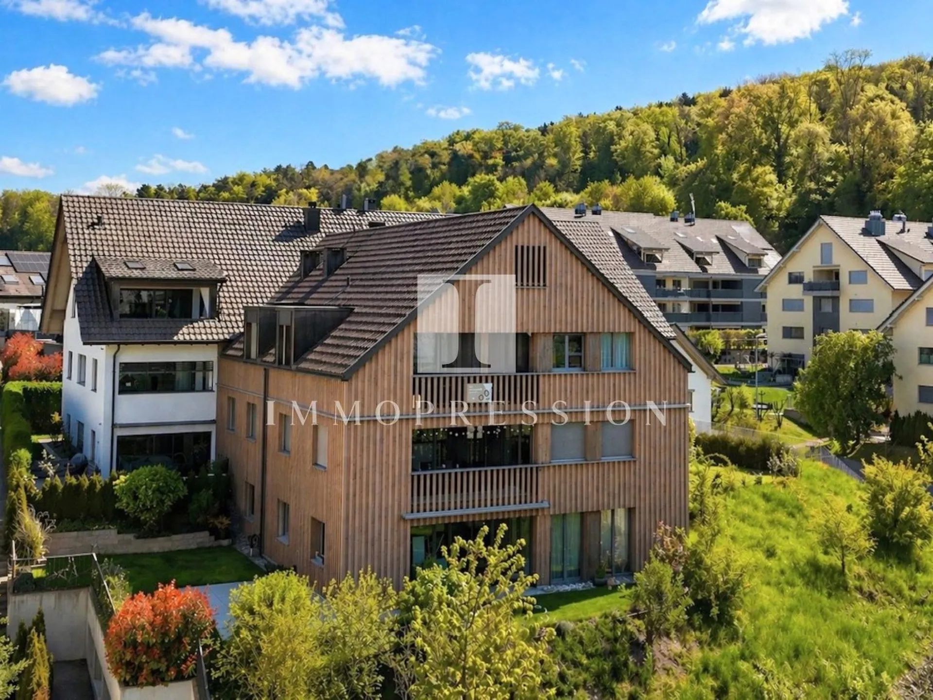 Ein Zuhause für Geniesser – hochwertige Dachwohnung in BÜTTIKON