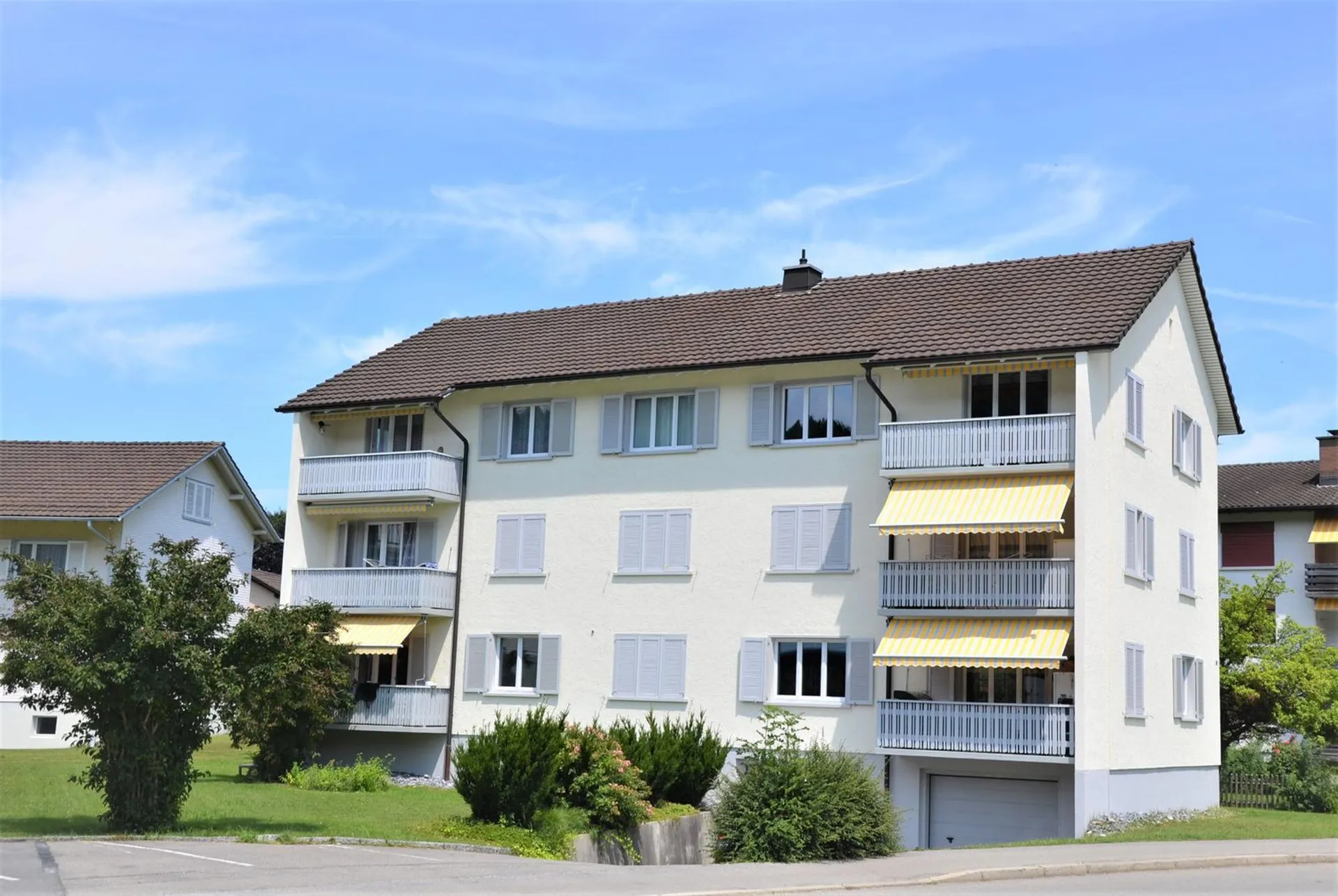 Moderne 3.5-Zimmer-Wohnung mit Balkon an ruhiger Lage
