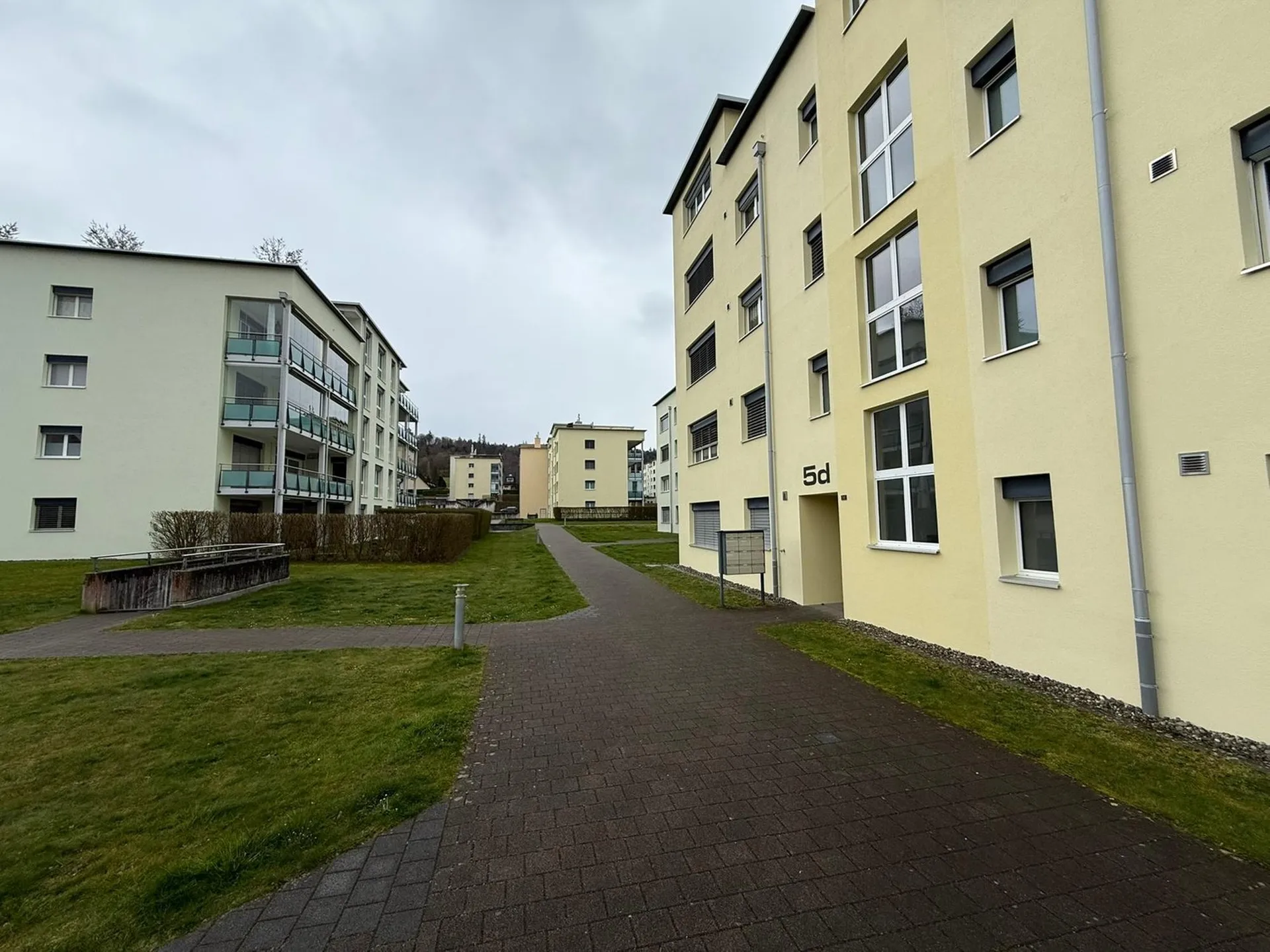 Attraktive 3.5-Zimmer-Wohnung mit Terrasse und Garten in Safenwil