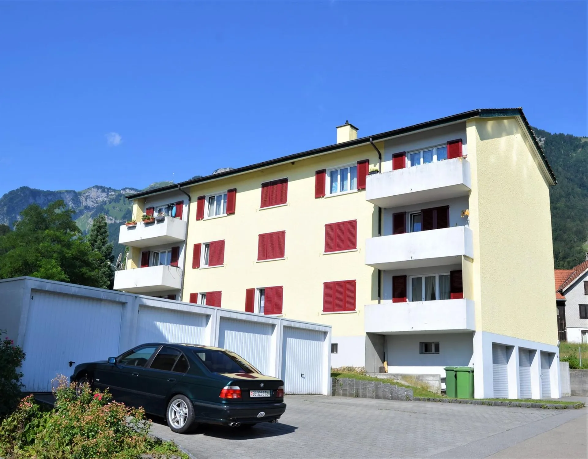 grosszügige, moderne 4.5-Zimmer-Wohnung mit Balkon