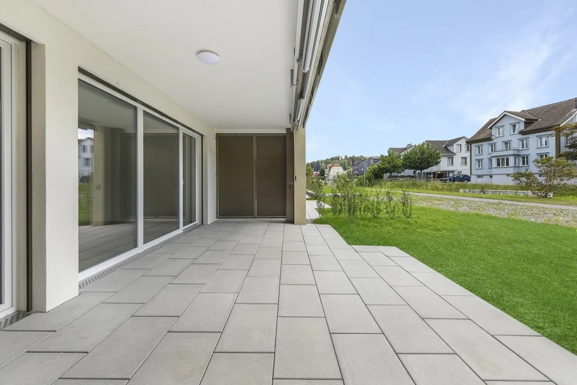 TOLLE WOHNUNG MIT GROSSEM SITZPLATZ ZU VERMIETEN