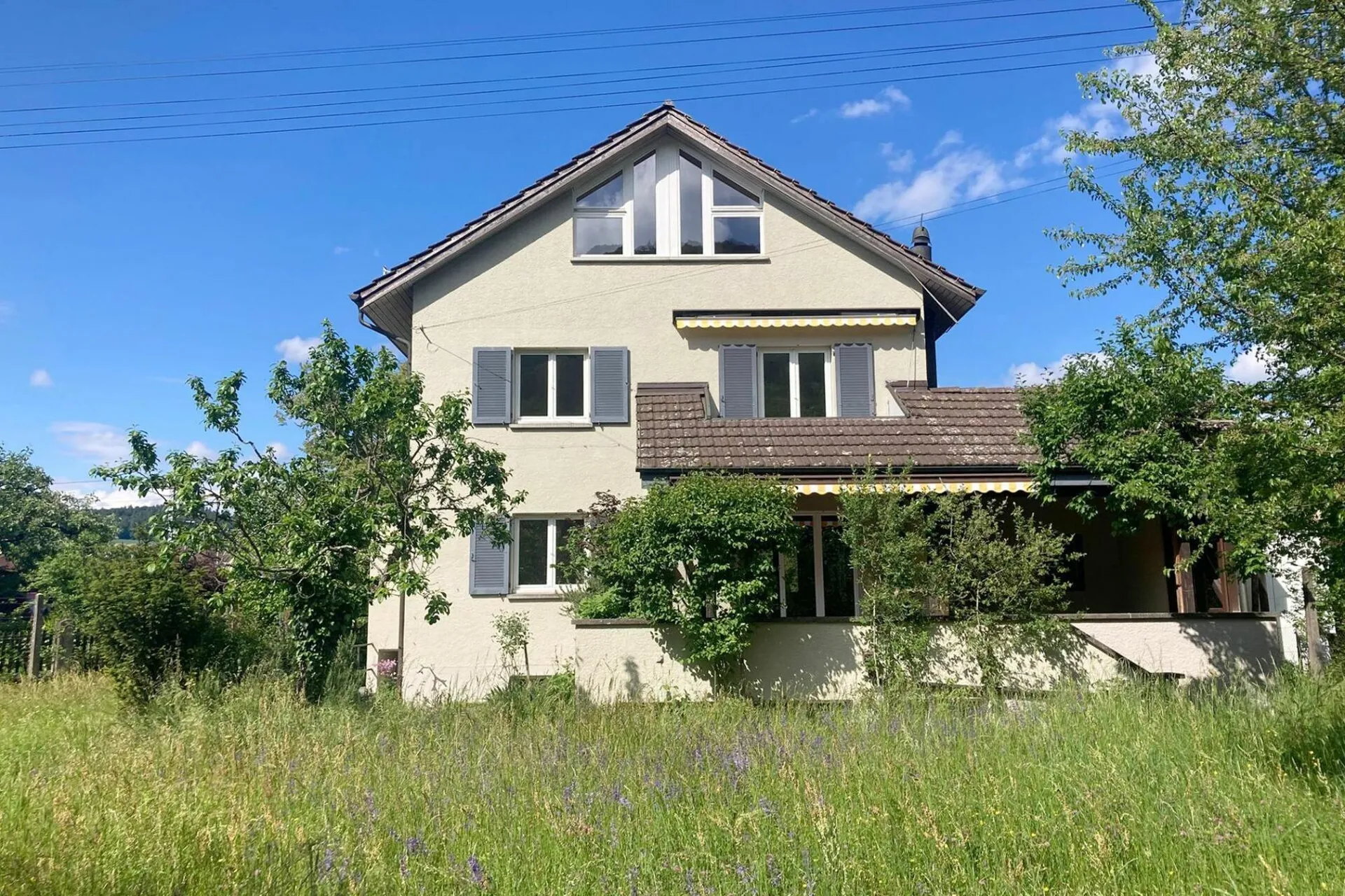 Einfamilienhaus mit Baulandreserve an zentraler Lage