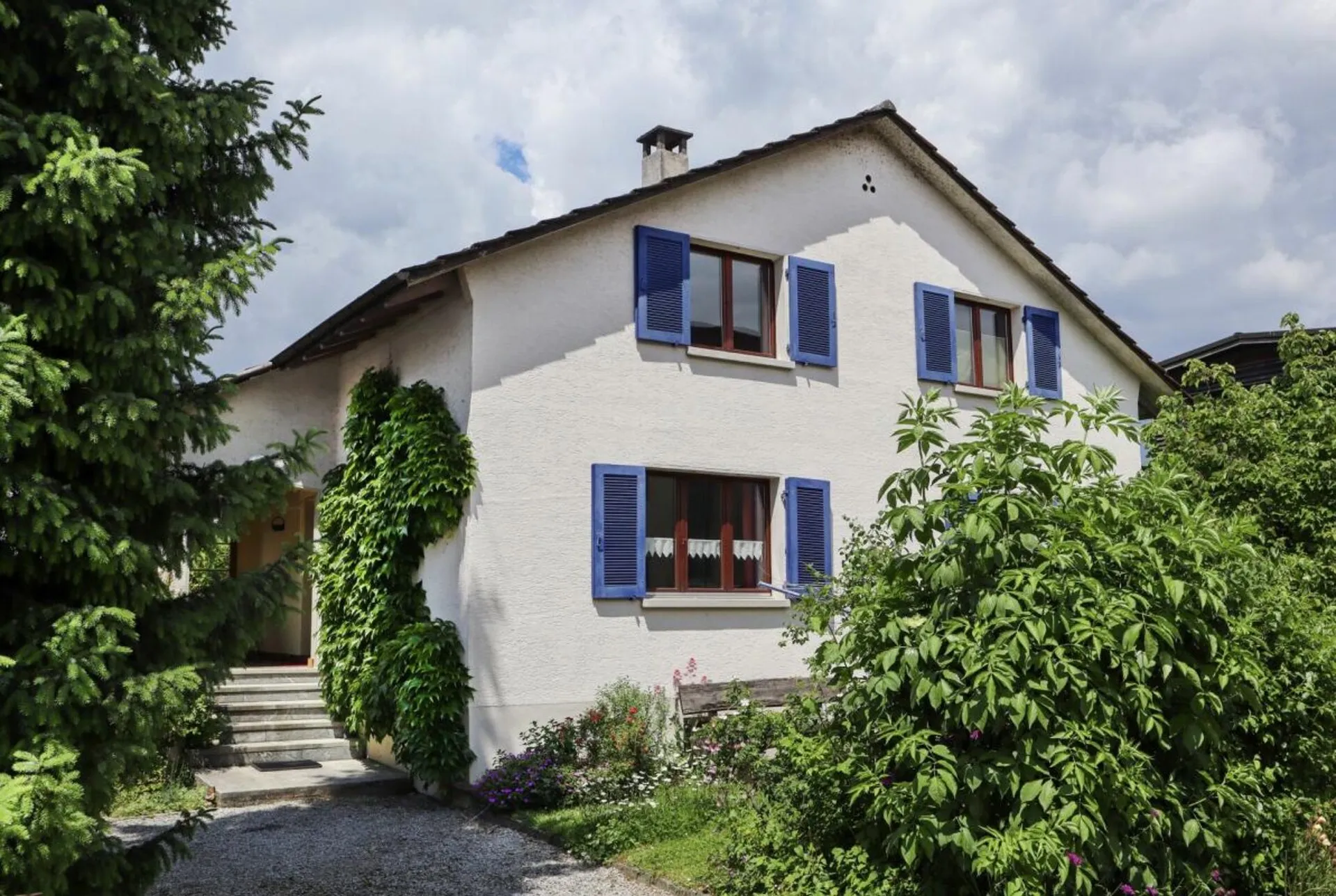 6 - Zimmer Einfamilienhaus an sehr ruhiger und sonniger Lage