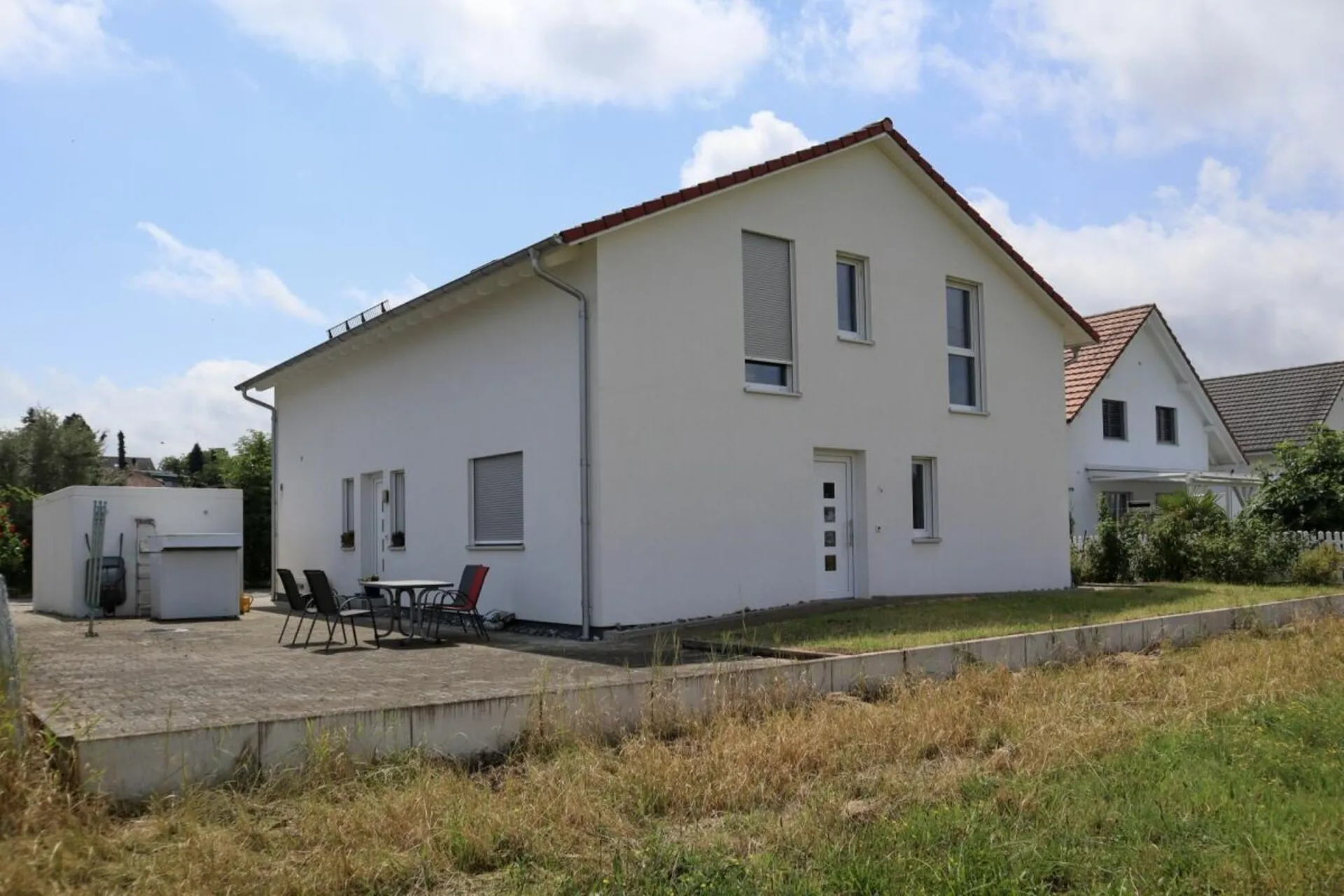 Tolles 6 1/2 Zimmer Einfamilienhaus mit zusätzlicher 2-Zimmer Einliegerwohnung (rollstuhlgängig) an sehr ruhiger und sonniger Lage