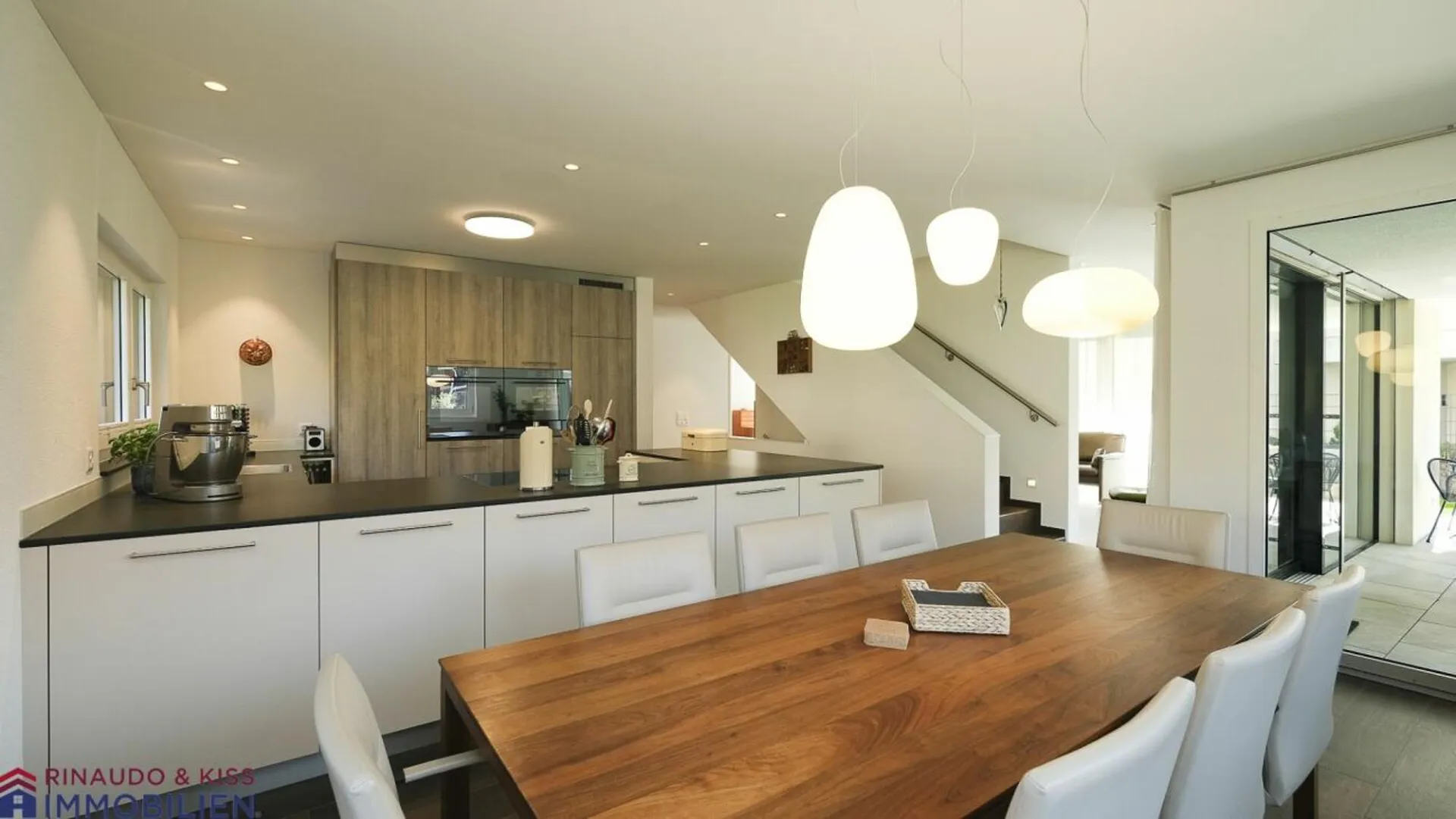 Exklusives Wohnen - viel Platz mit Blick in die Reben