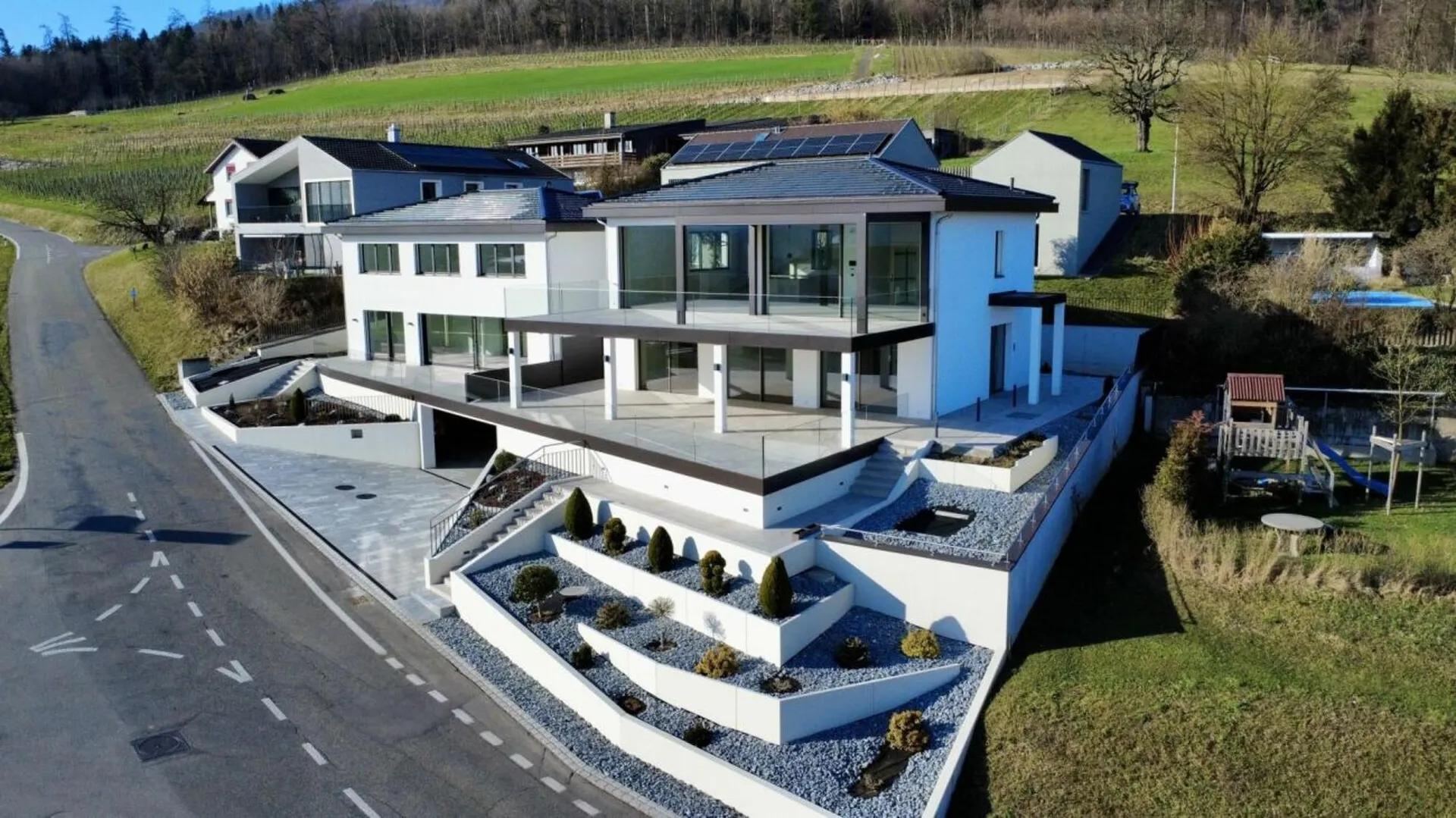 Traumhaus mit moderner Technik, Solaranlage und spektakulärer Terrasse in Auenstein