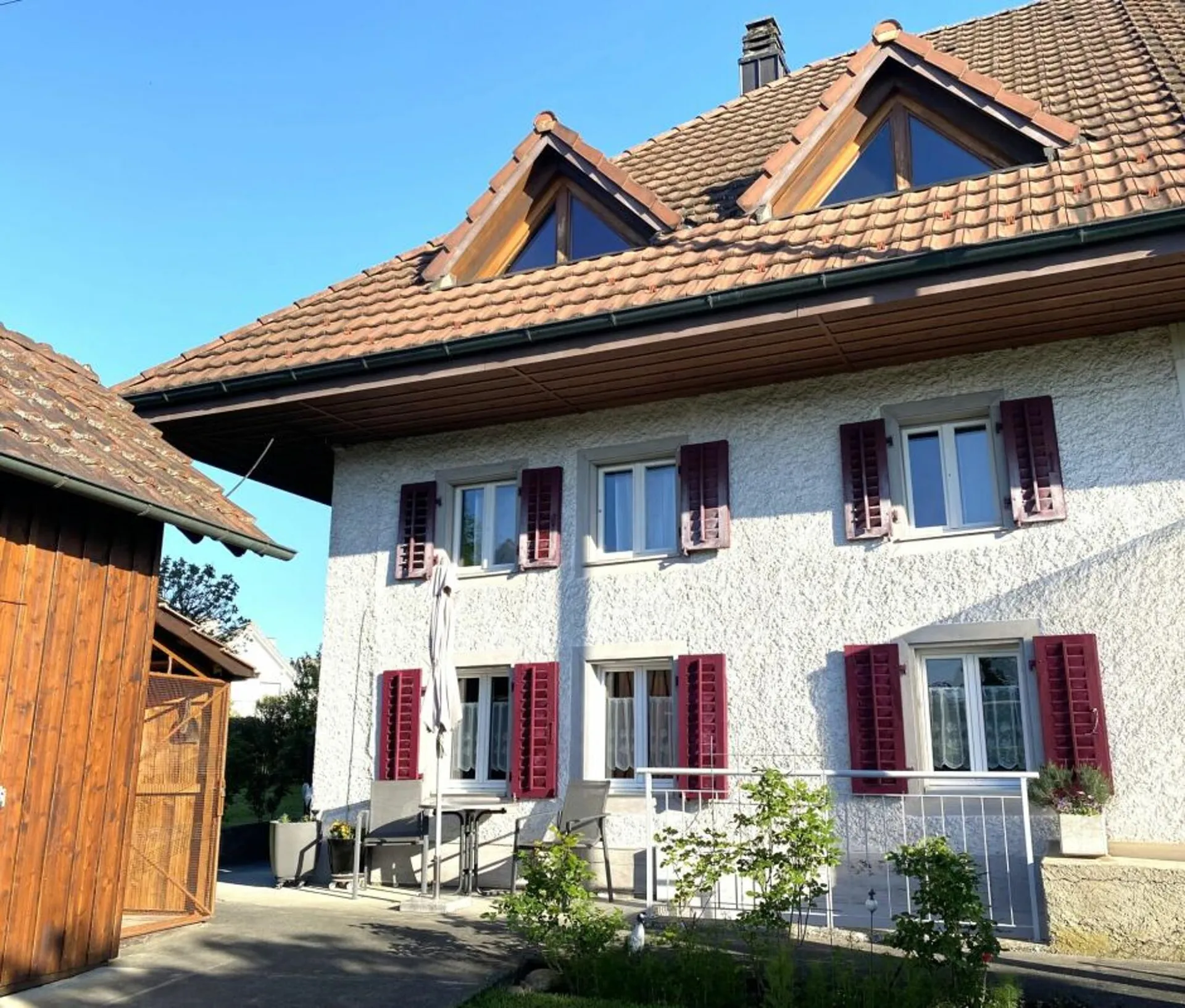 Charmantes Zweifamilienhaus mit optionaler Landparzelle