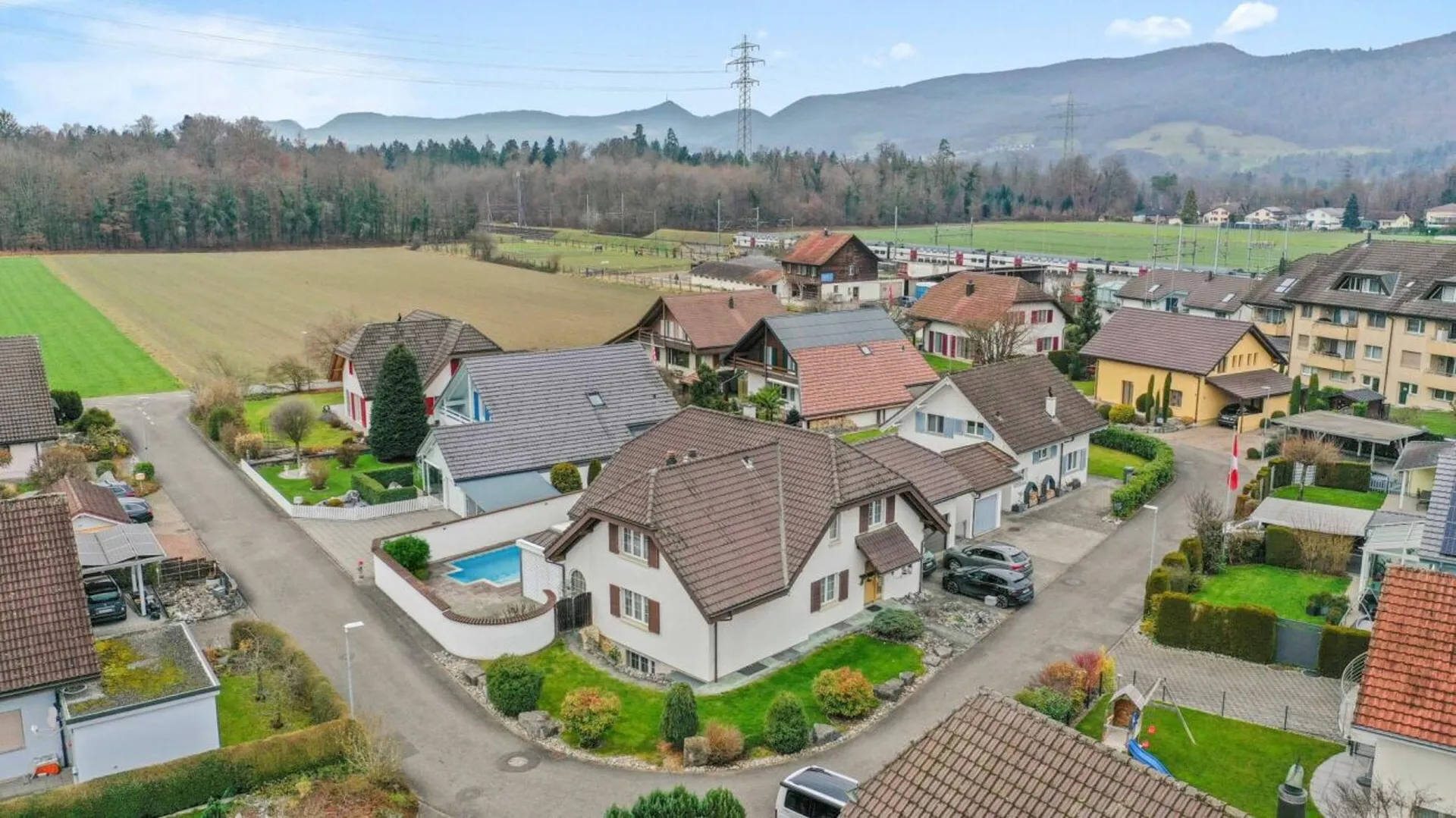 Harmonisches Familienhaus mit Garten, Pool und durchdachtem Komfort