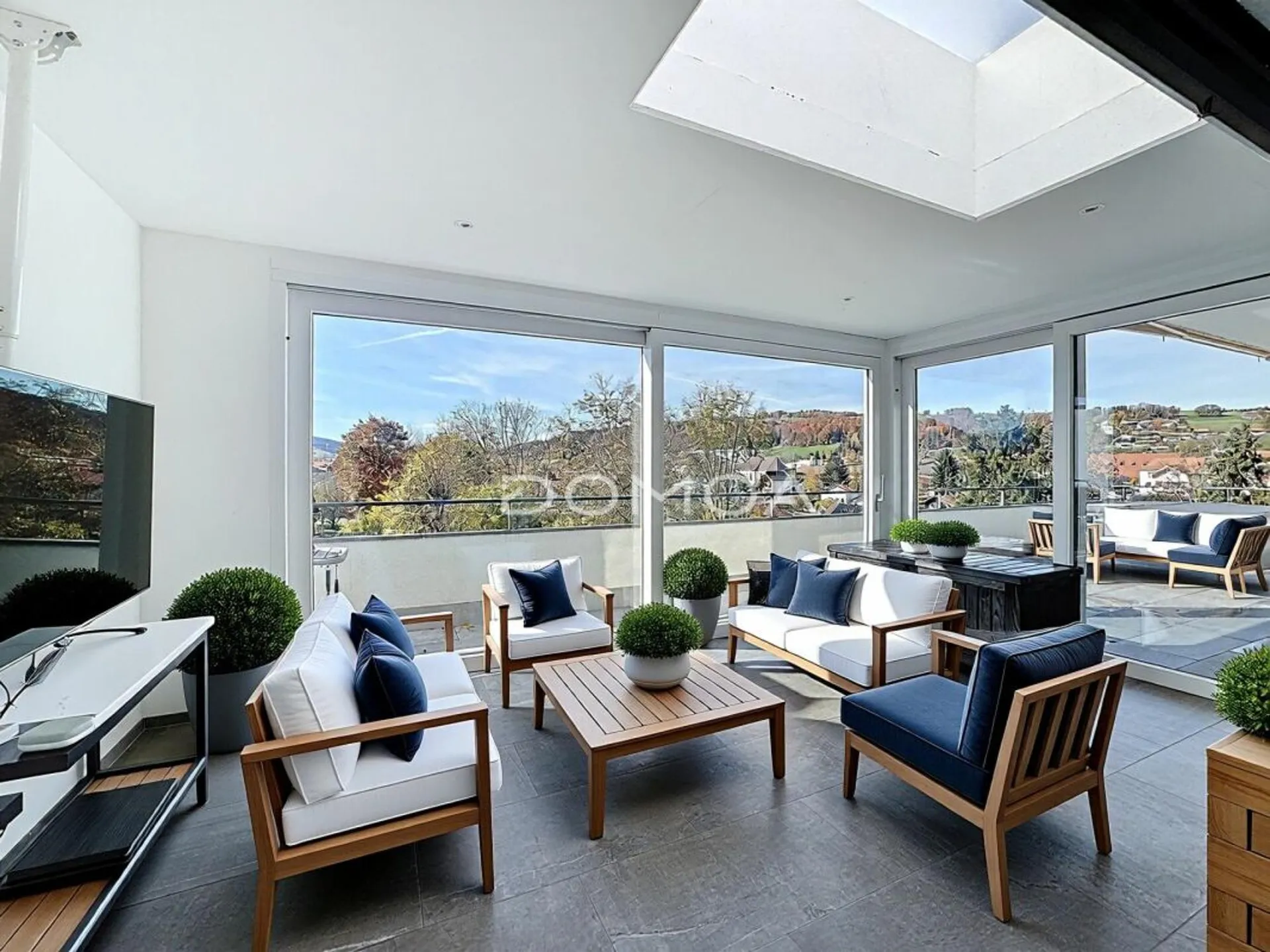 Attique contemporain 4,5 pièces, de 162 m2 avec vue panoramique sur le Moléson et jardin d'hiver