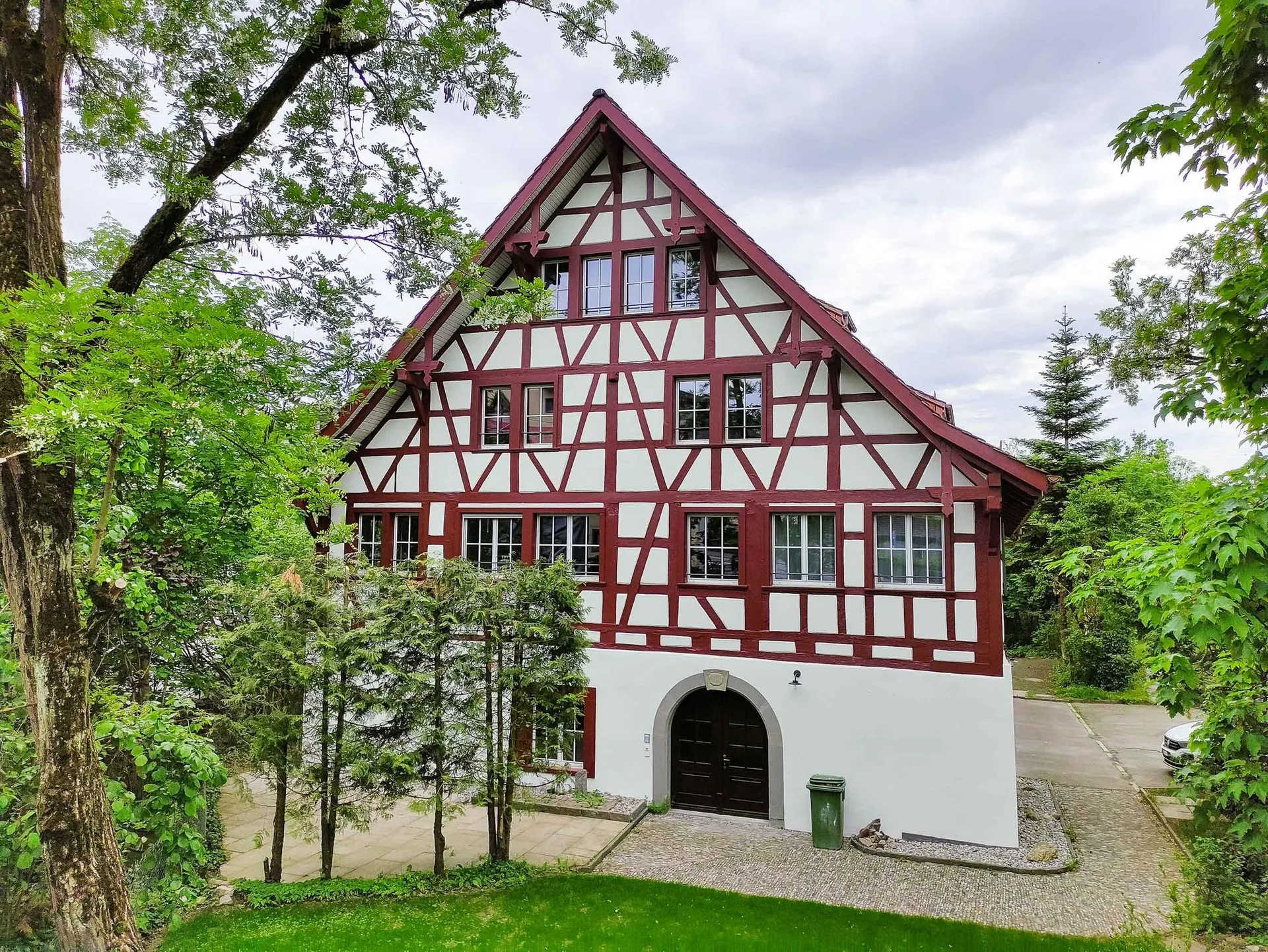 Neu sanierte 3 1/2-Zi-Maisonette-Wohnung