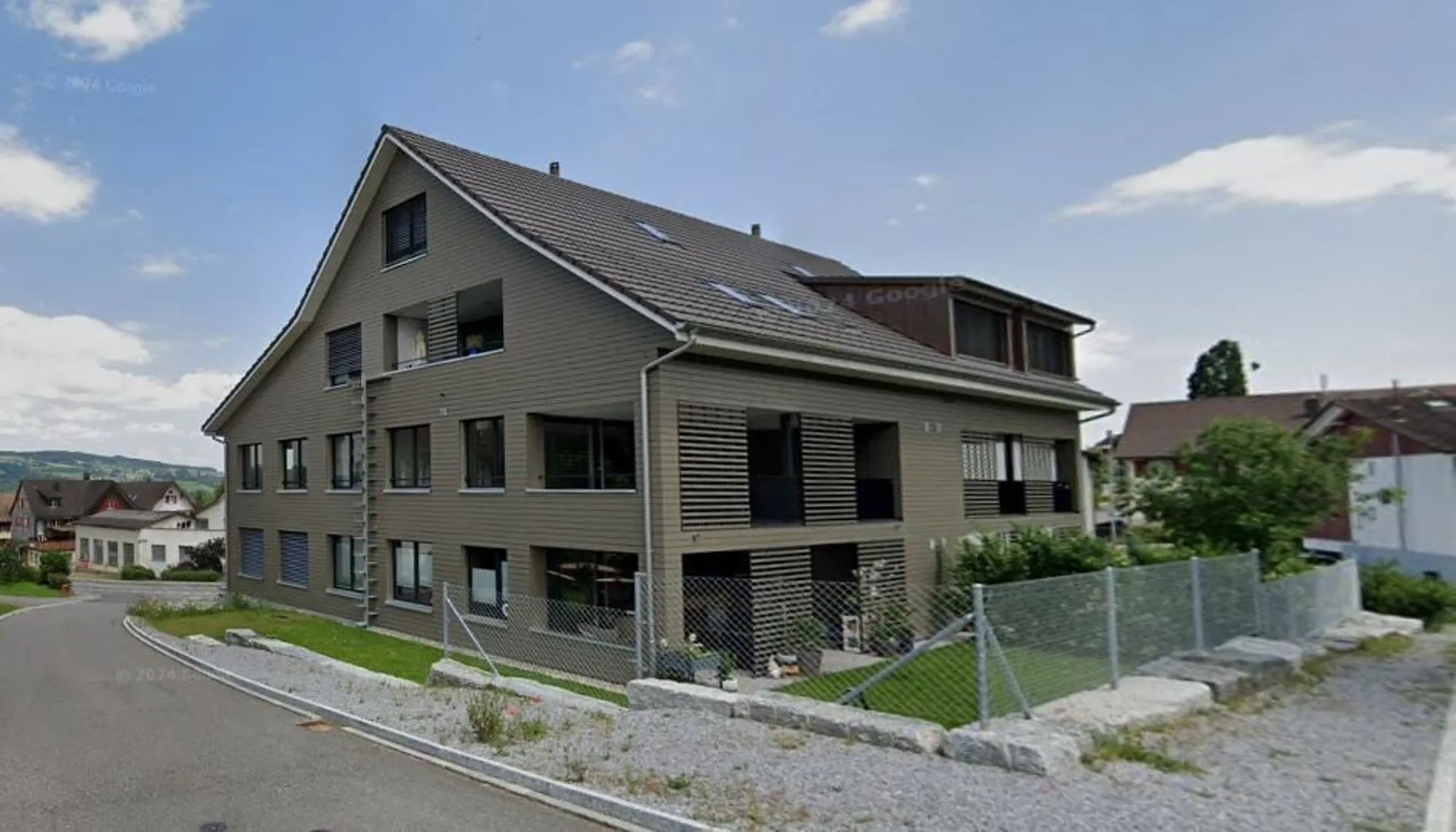 Moderne 5-Zimmer-Duplex-Wohnung mit Cheminée in Rothenhausen