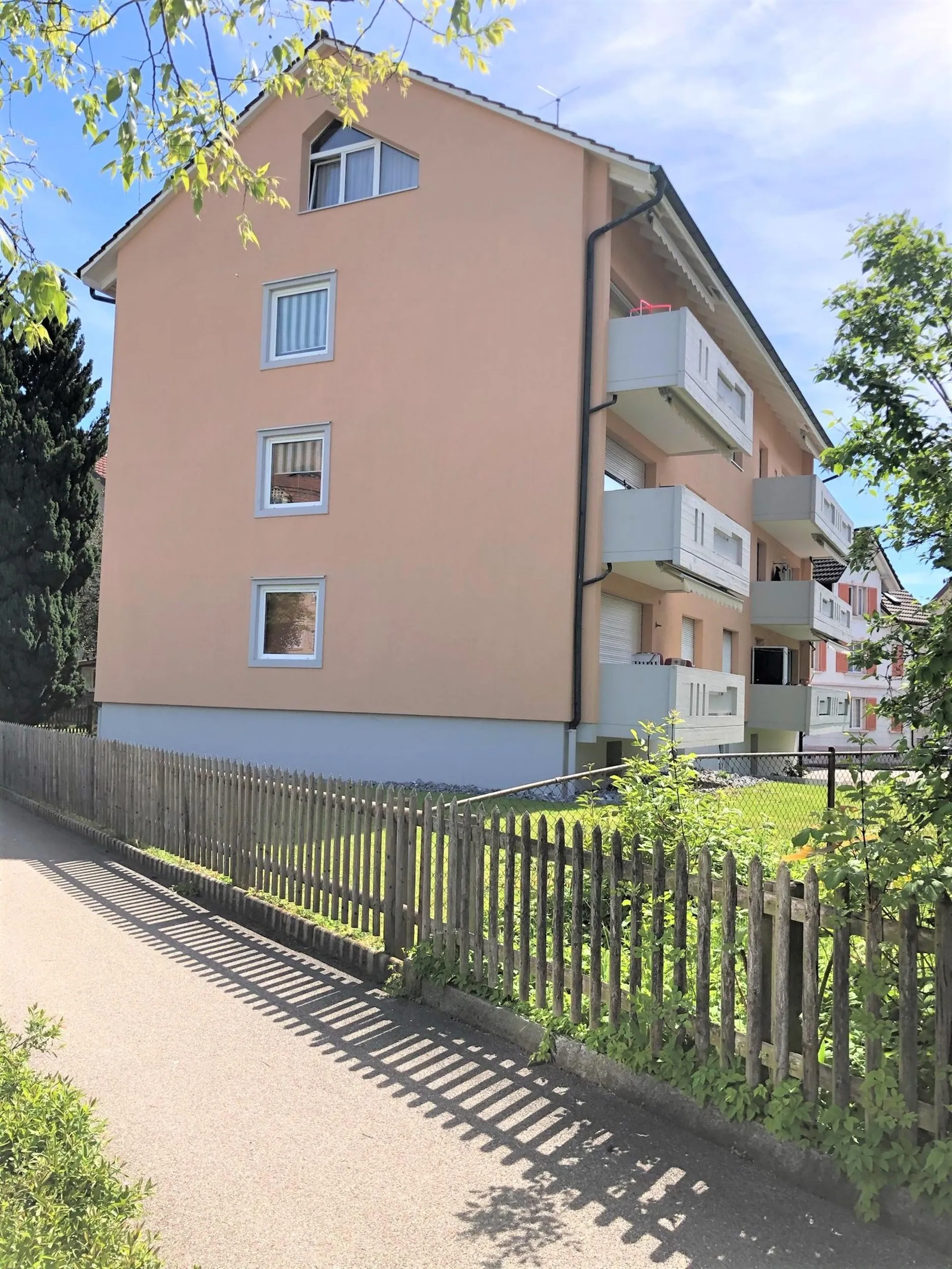 grosszügige 4.5-Zimmer-Wohnung mit Balkon und eigener Waschmaschine