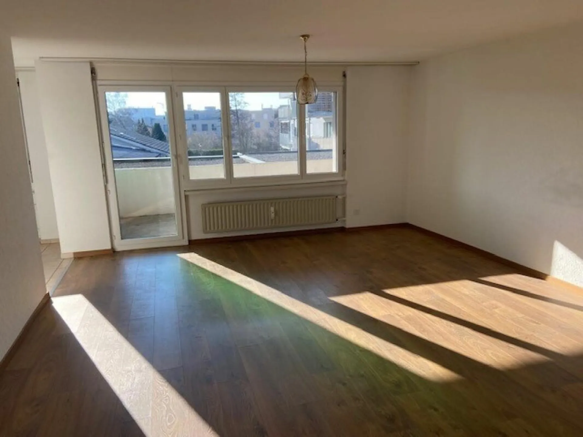 Grosszügige, günstige 3.5 Zimmer Wohnung