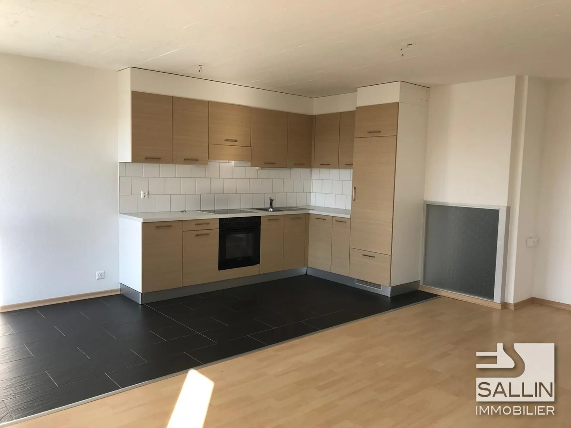 APPARTEMENT DE 4 PIECES PROCHE DE TOUTES COMMODITES