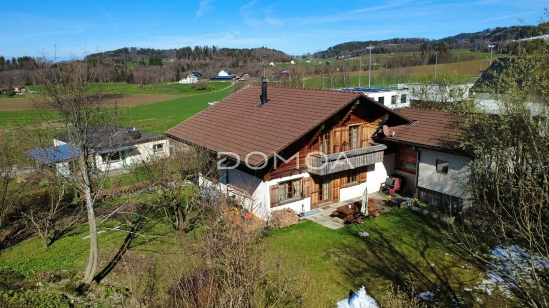 Authentique chalet avec vue dégagée et grand terrain