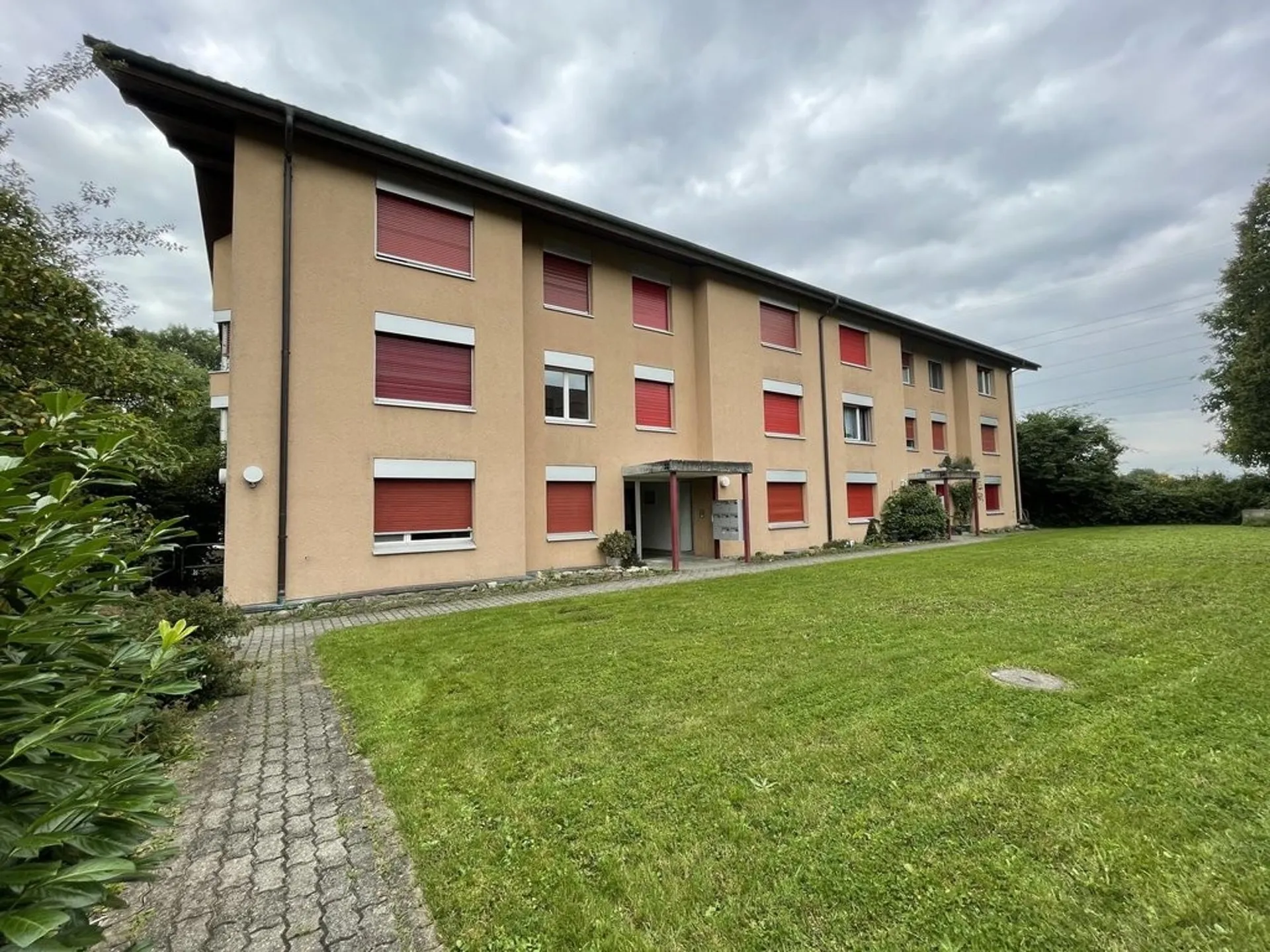 BÖSINGEN (FR) - 4.5 Zimmerwohnung im 1. Stock