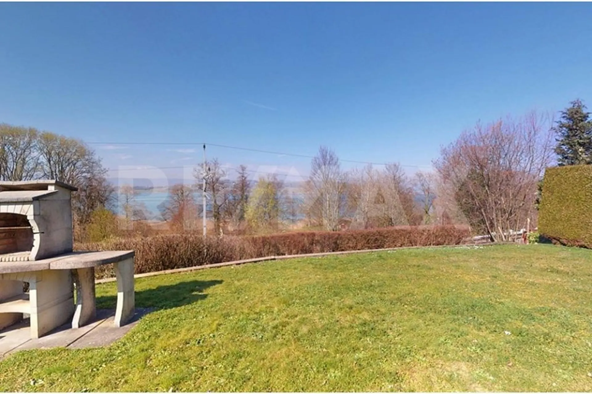Paradies mit Blick auf den Murtensee  zwei Wohnungen, Garten & viel Charme