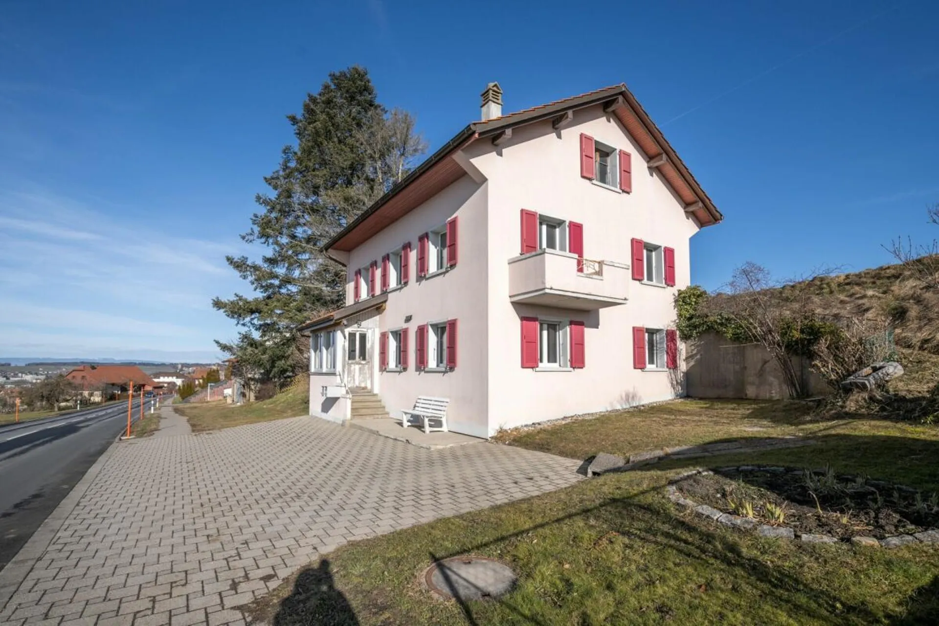 Maison de 2 appartements & dépendance à Mézières FR