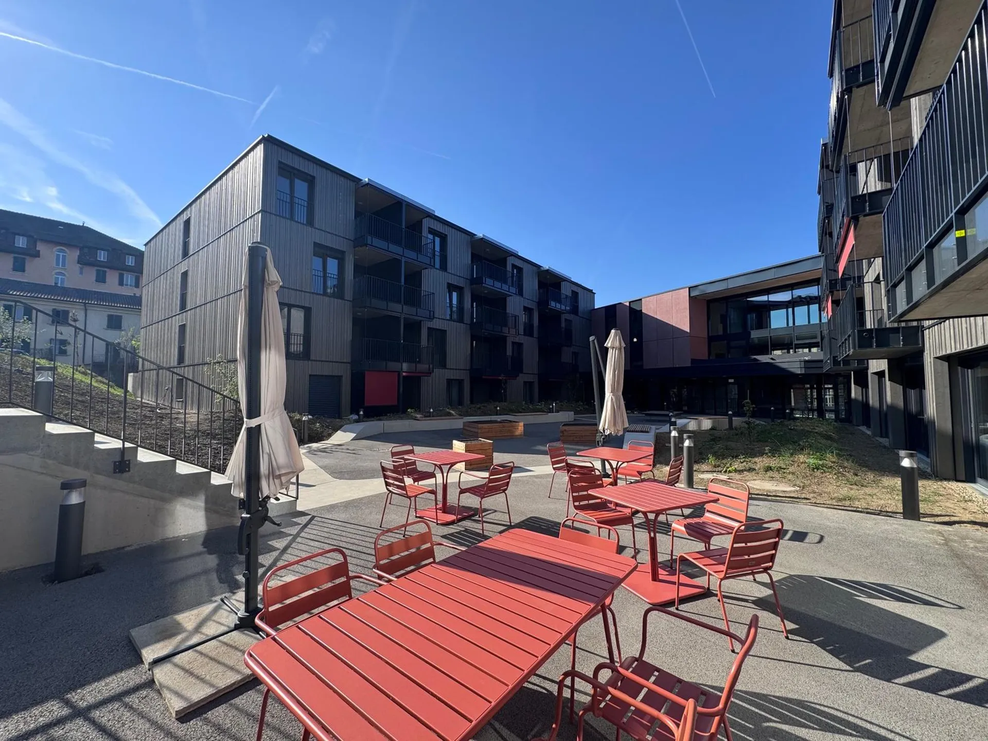 Spacieux studios neufs de 38m2 à 2 pas de la gare à louer de suite