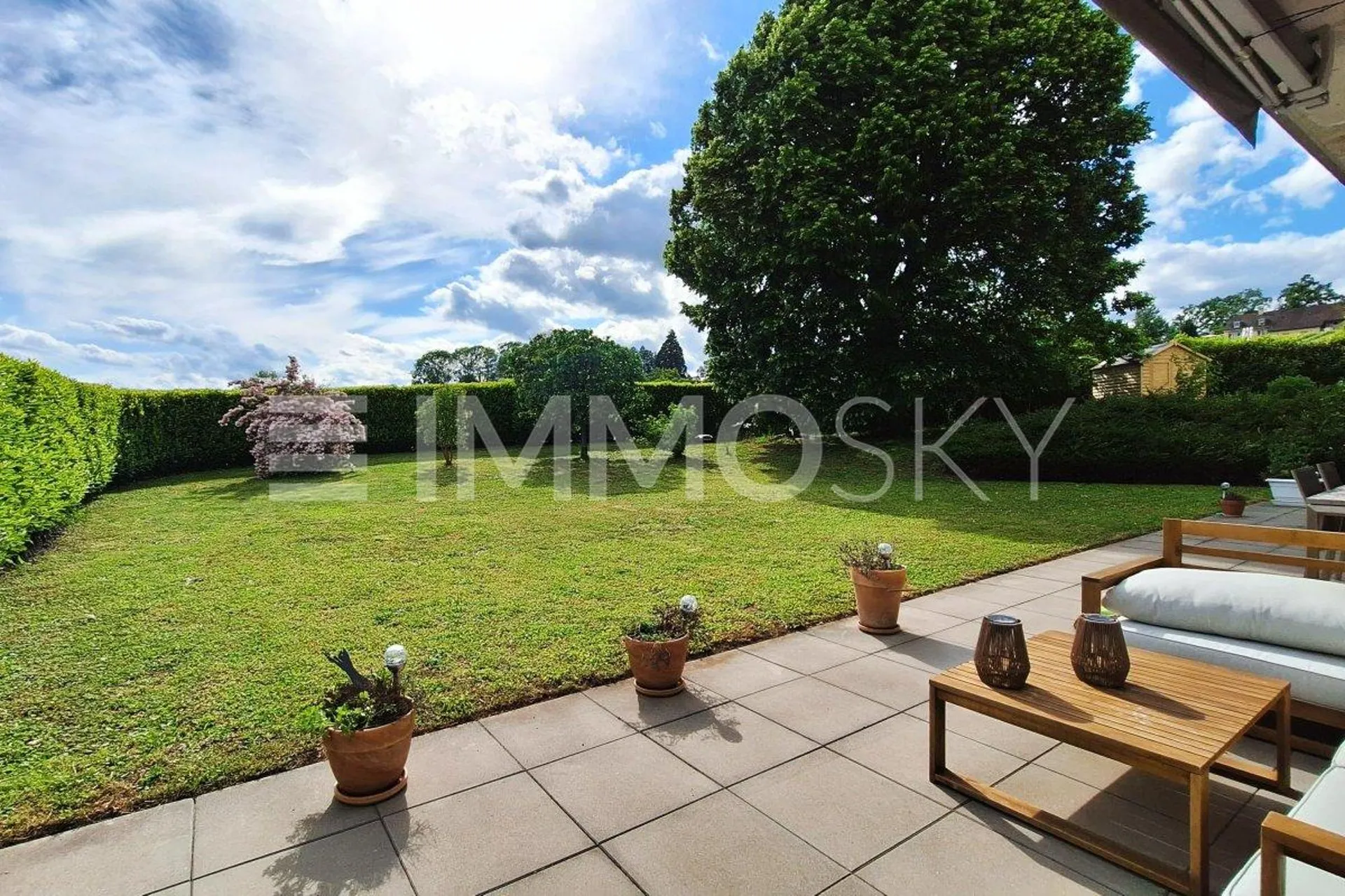 Rez 4.5 pièces avec jardin et sous-sol – Esprit villa