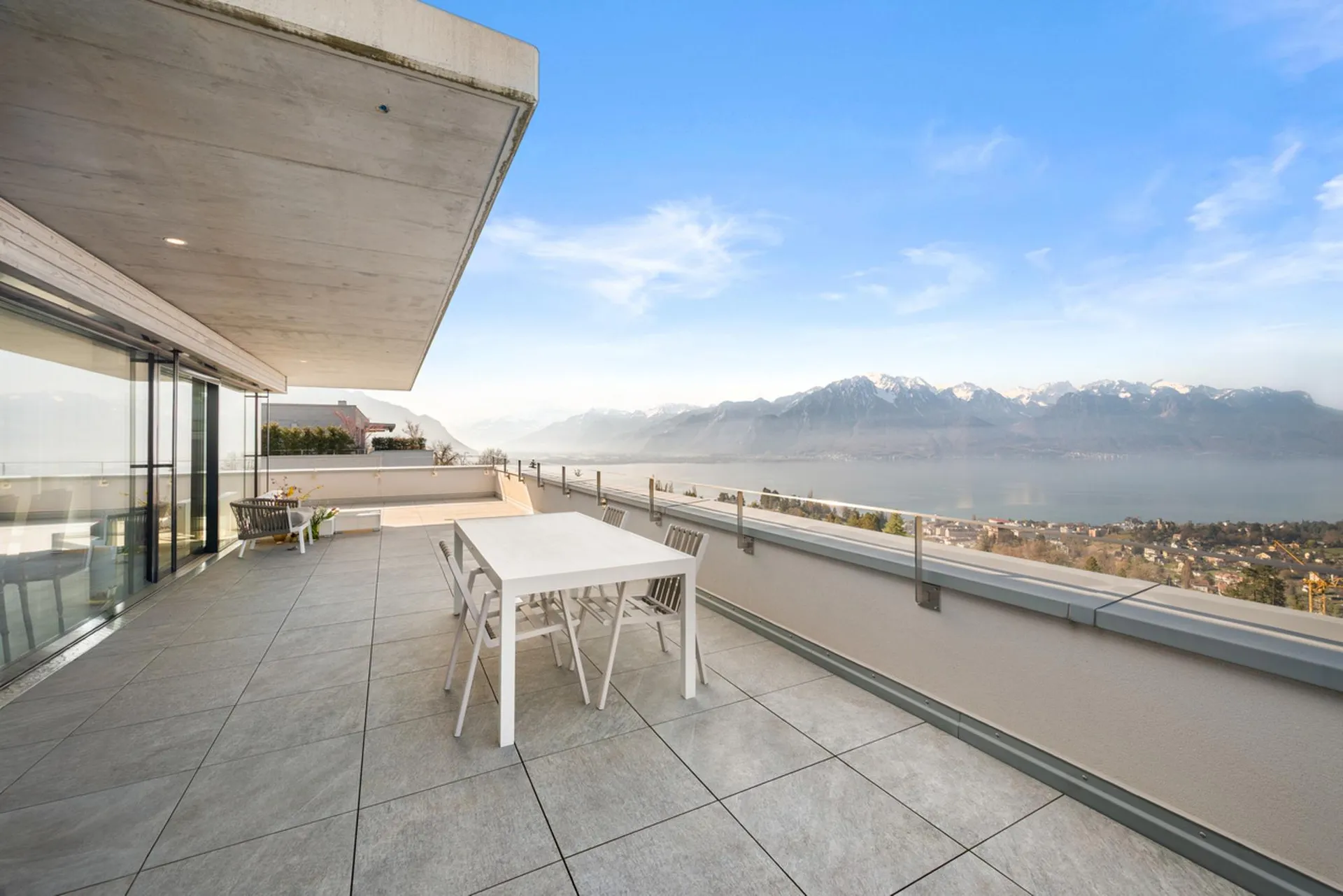 Superbe attique moderne avec vue panoramique proche de Montreux