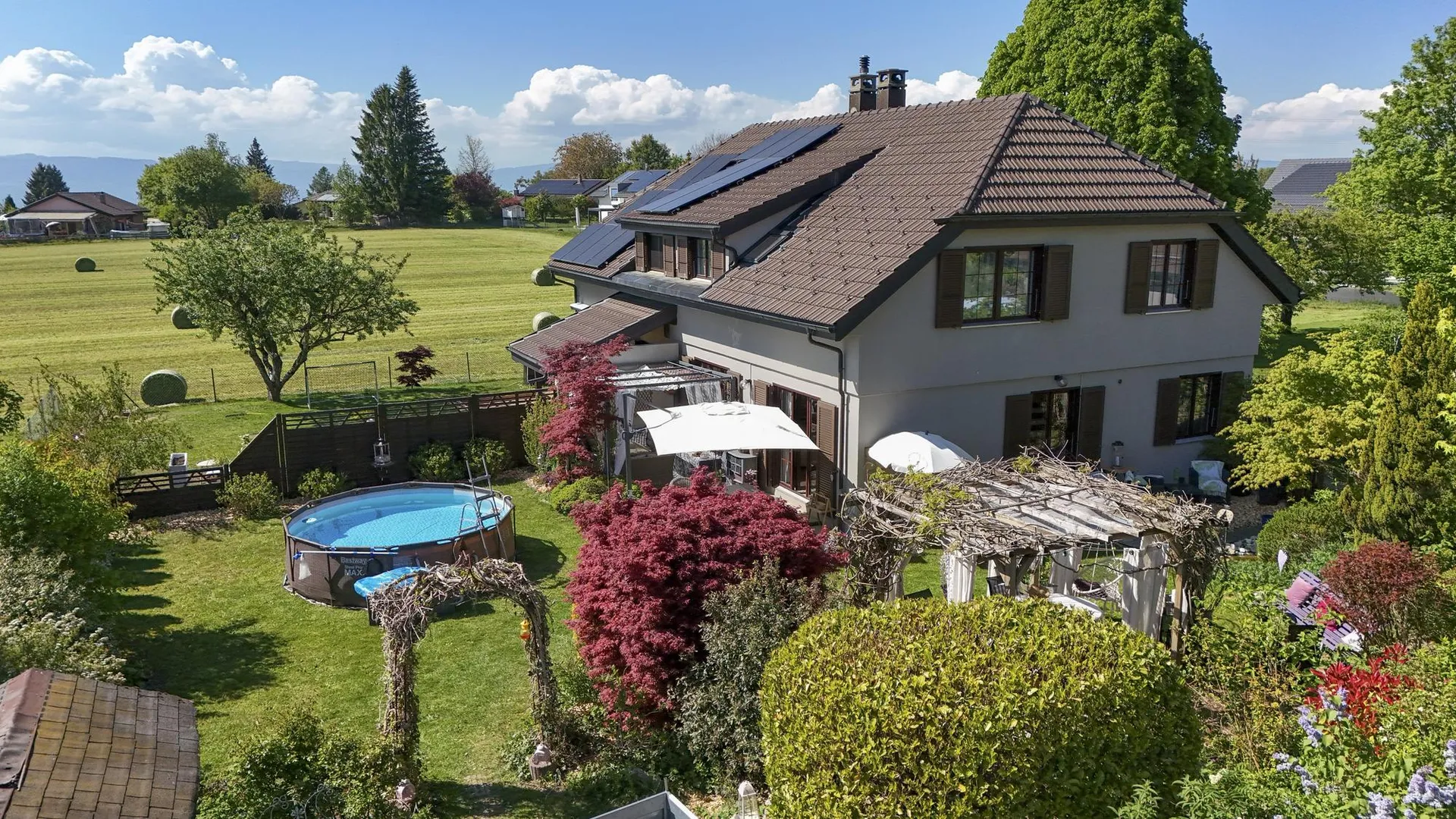 Charmante maison mitoyenne avec jardin