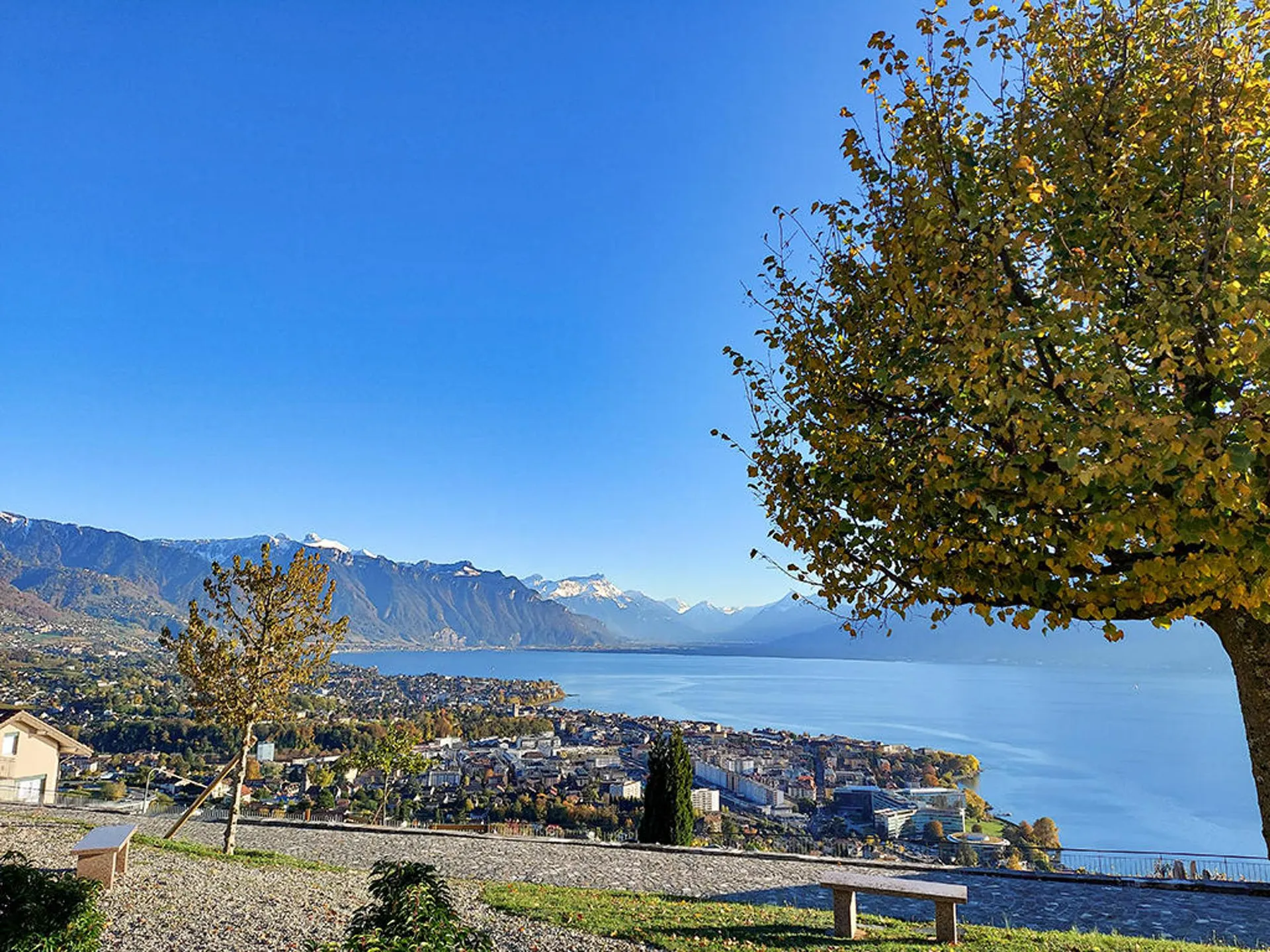 CHARDONNE-EST - VILLA AVEC VUE EPOUSTOUFLANTE