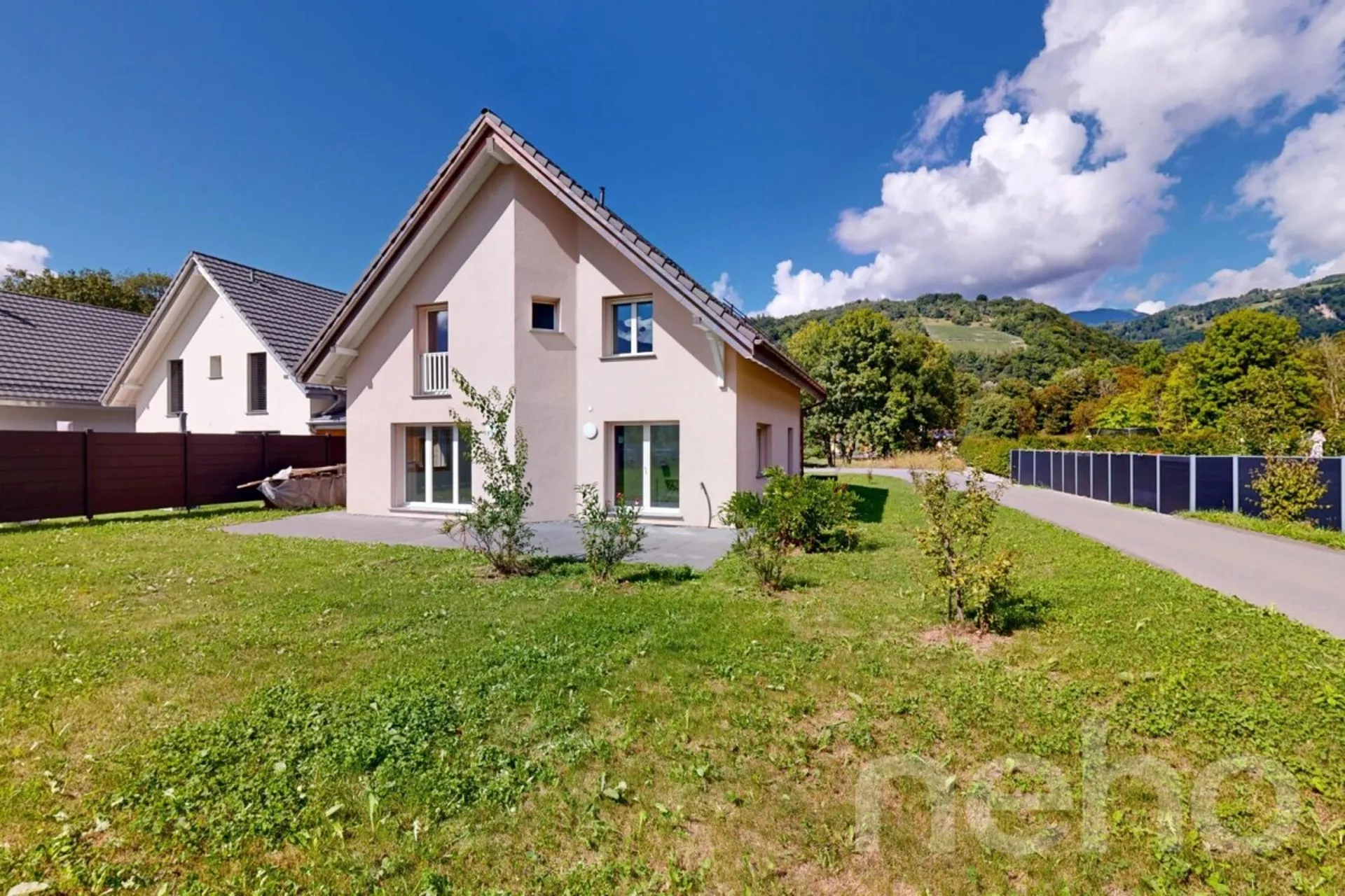 Belle villa neuve avec 4 chambres, combles et grande cave