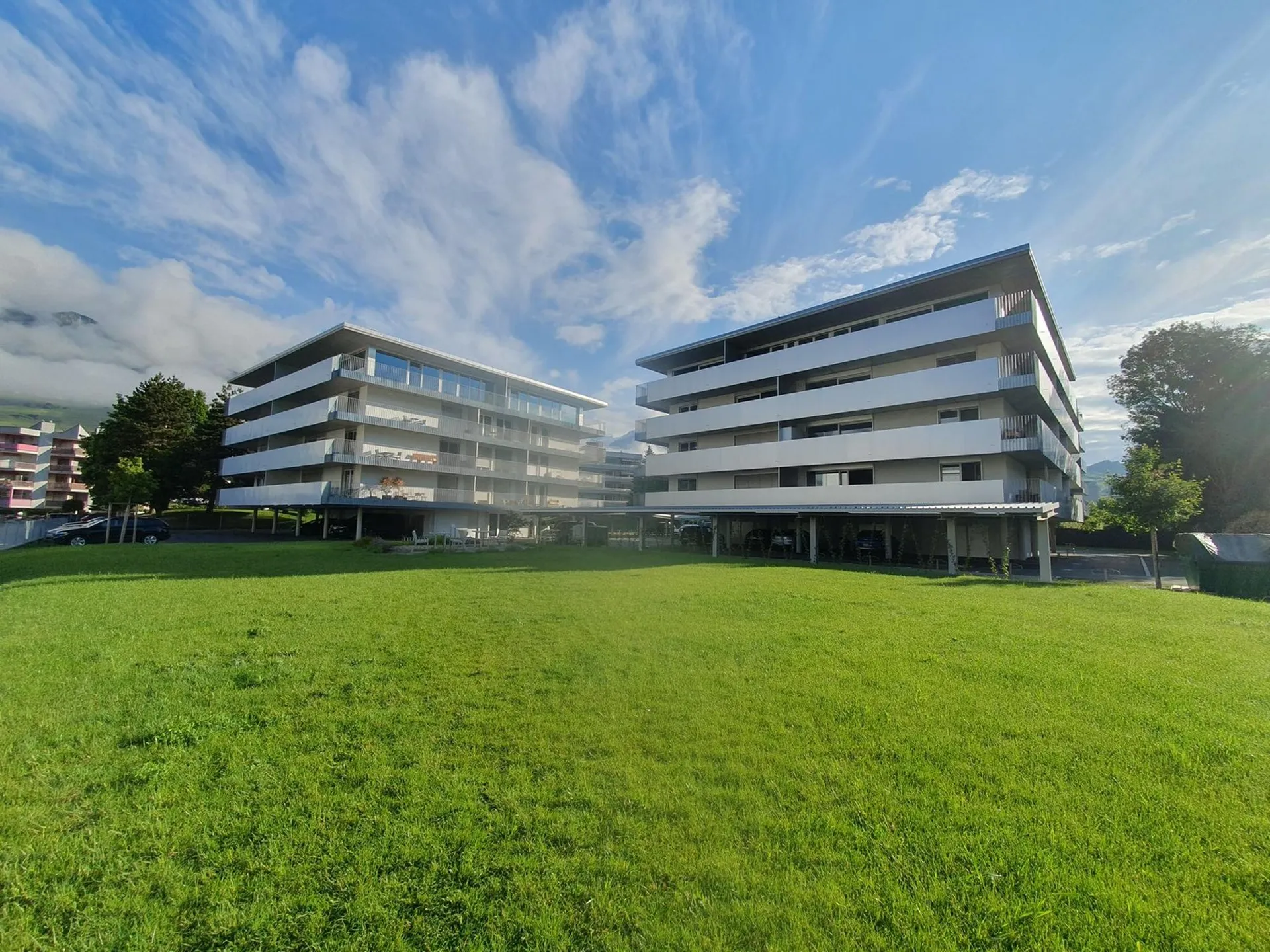Appartement moderne de 3,5 pièces à Conthey – Vue sur les montagnes & disponible immédiatement