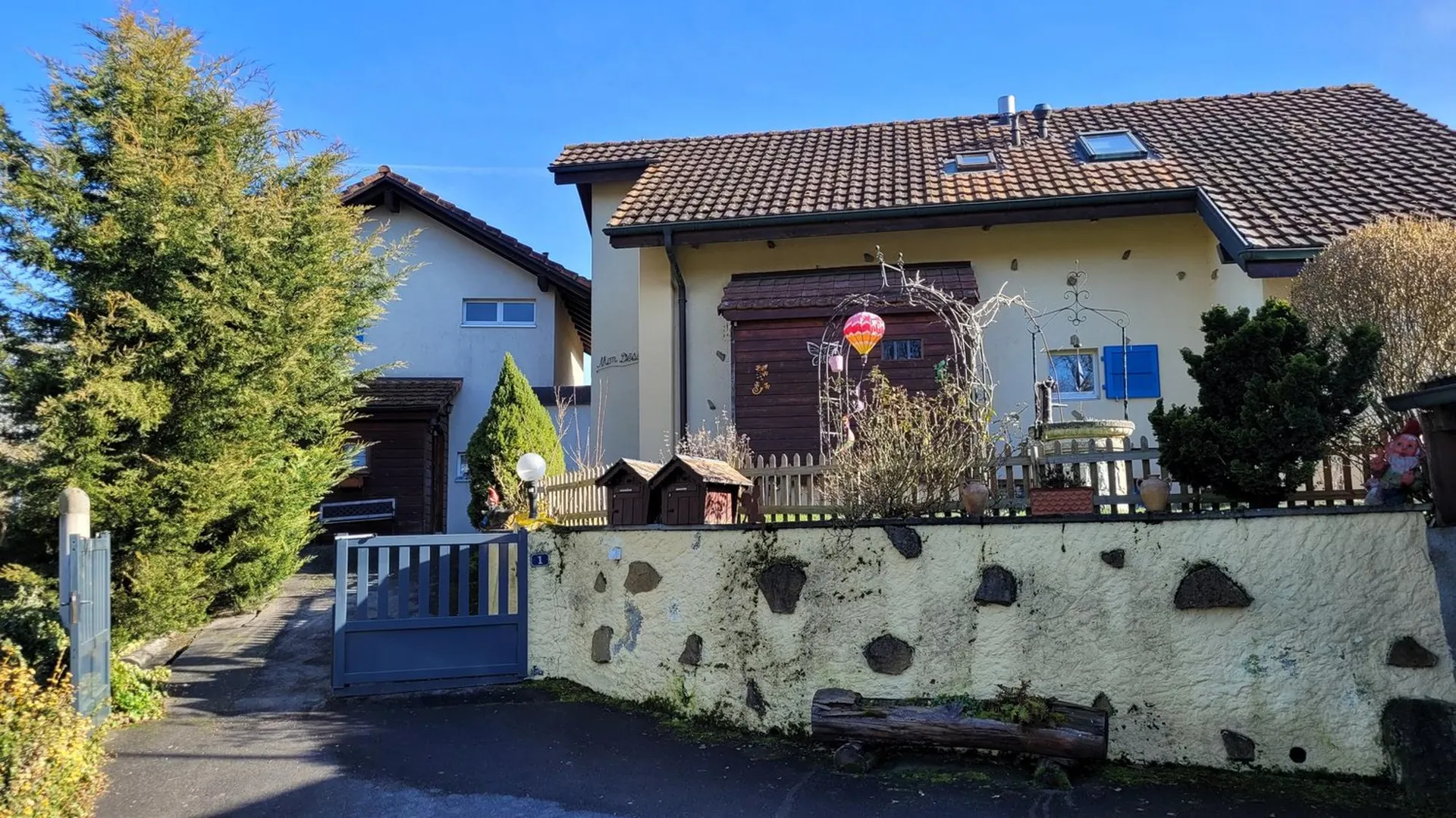 Villa double — Vivre ici, louer là. Piscine, terrasses sud, campagne à perte de vue.
