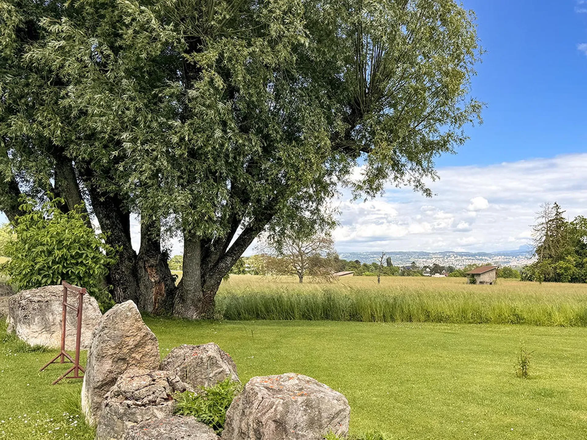 ENTRE MORGES ET LAUSANNE - MAISON RENOVEE AVEC PISCINE