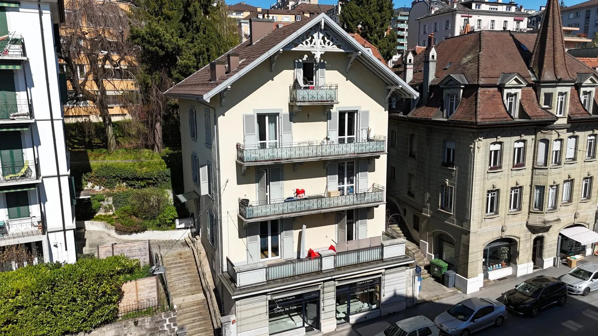 Immeuble locatif de 4 appartements et une surface commerciale à Lausanne.