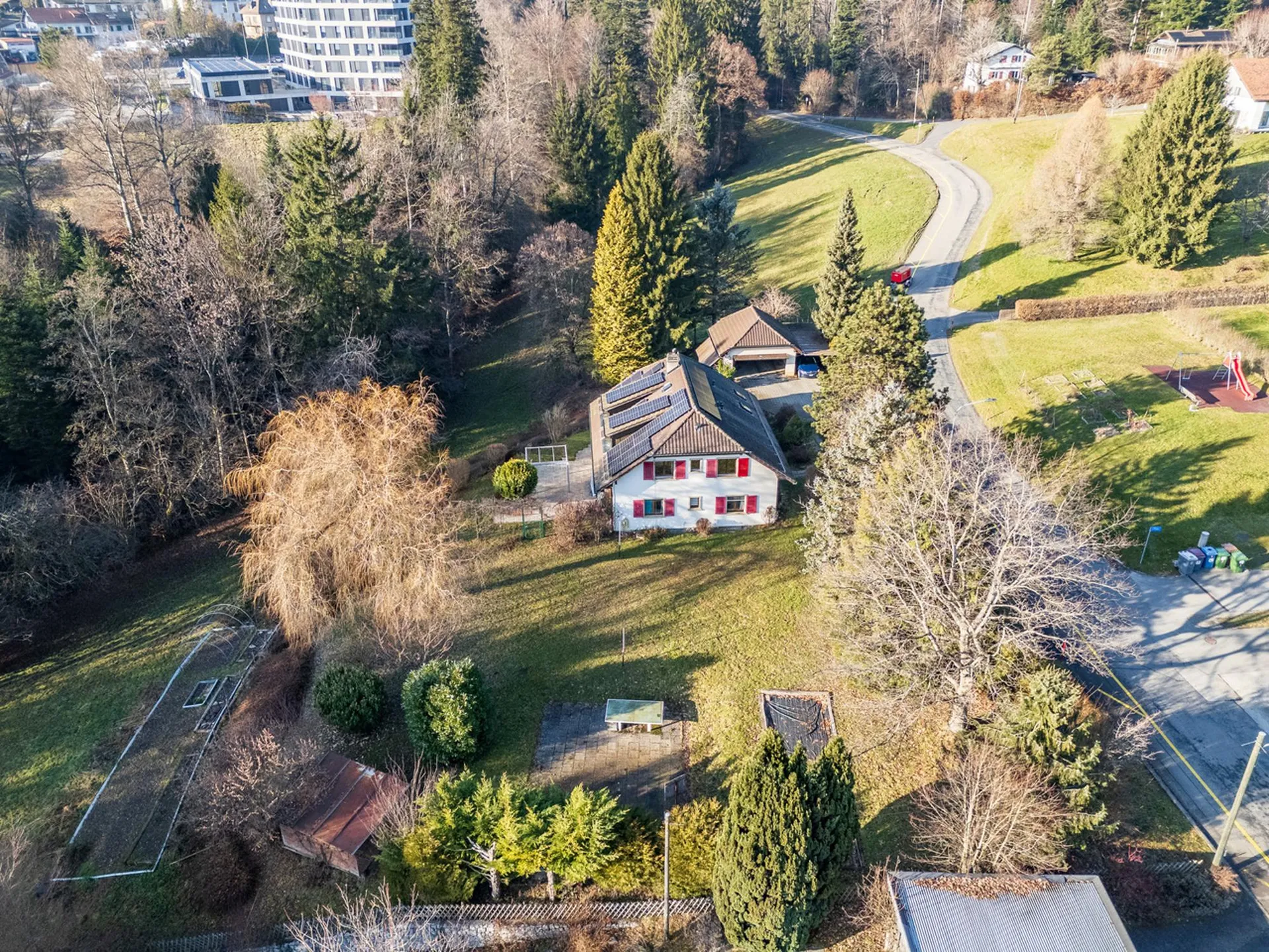 Grande maison de deux appartements avec potentiel d'agrandissement