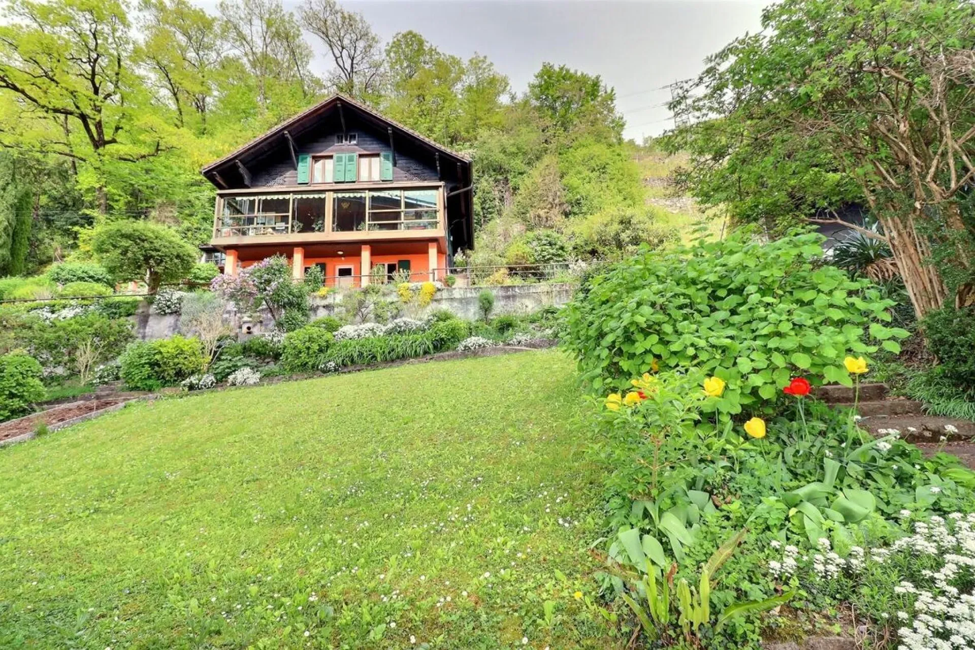 Chalet avec fort potentiel à Villeneuve